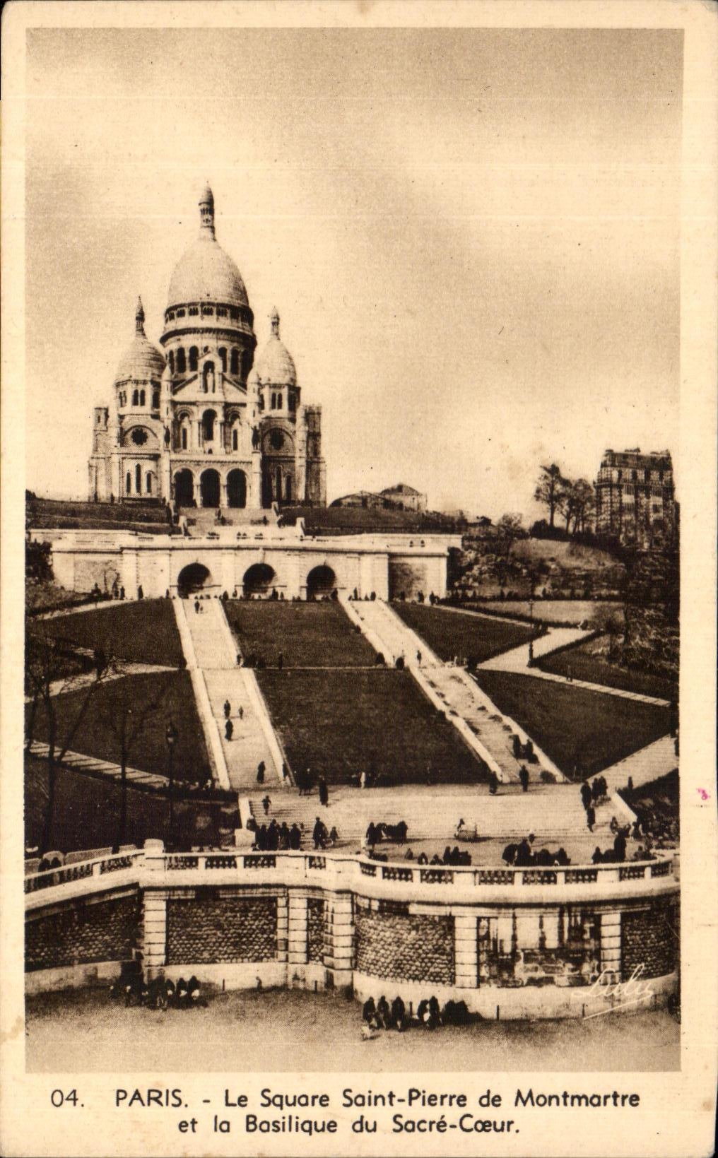 CPA Paris Le Square Saint Pierre De Montmartre Et La Basilique Du Sacre Coeur