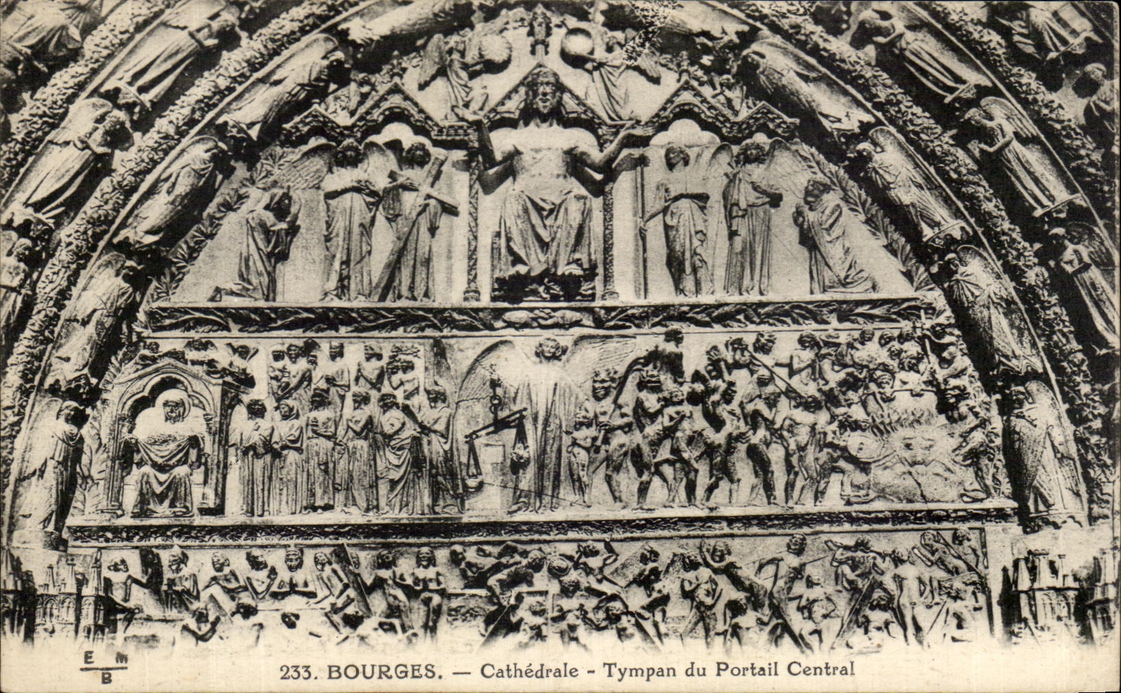 Timpano de la catedral de CPA Bourges de la puerta central