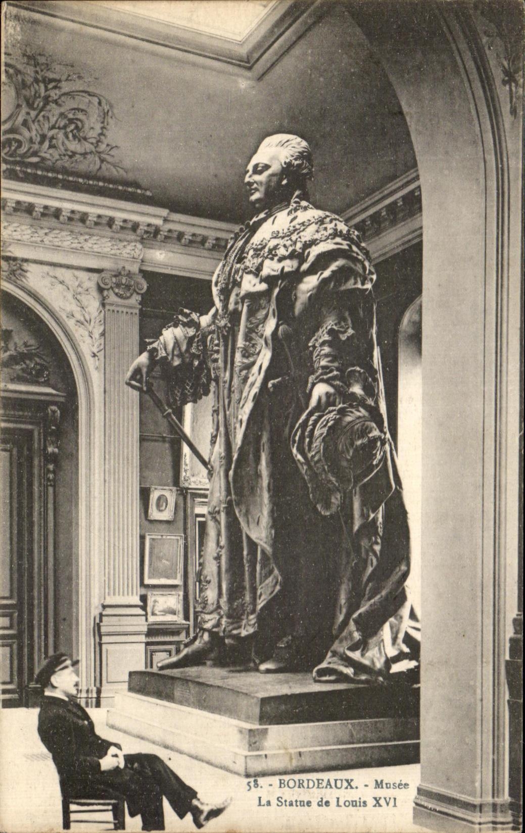 CPA Bordeaux Museum Statue of Louis XVI