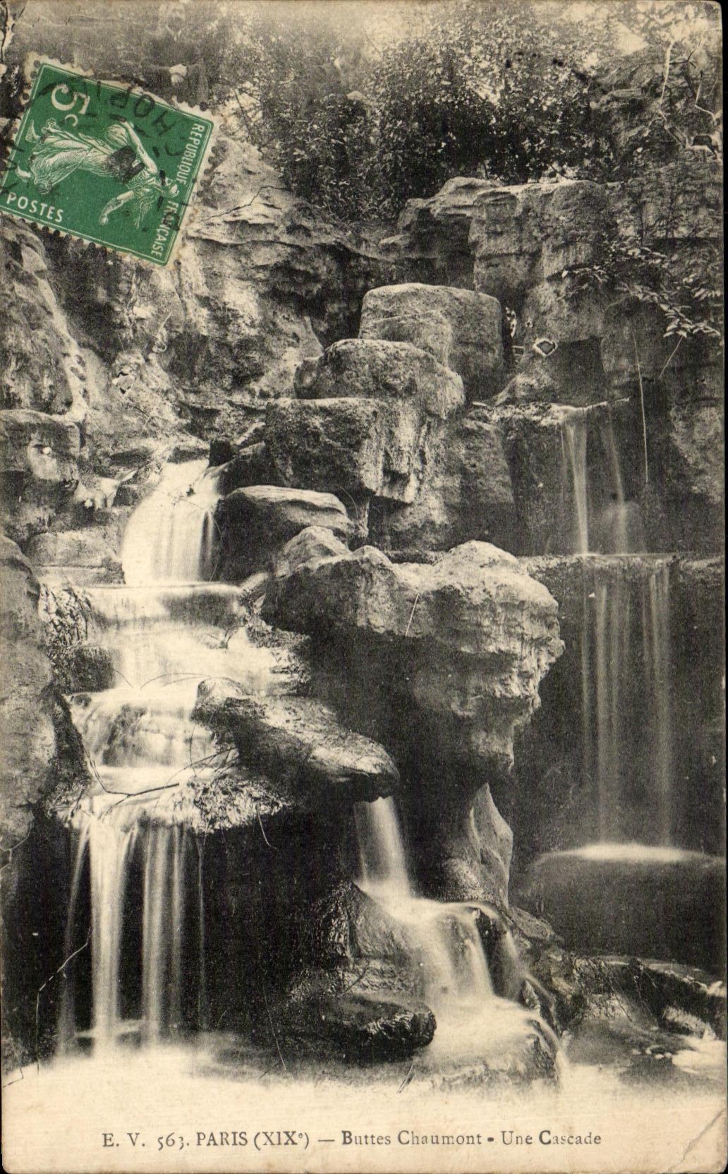 Hillocks de CPA Paris Chaumont la cascada