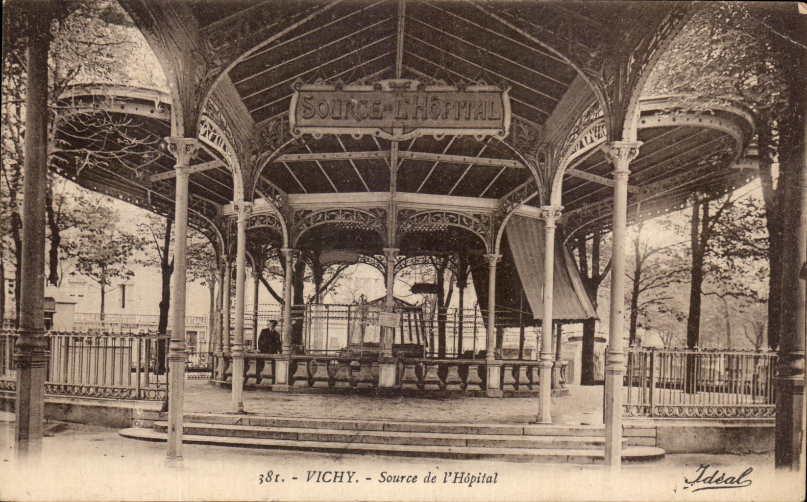 CPA Vichy Source de l'Hopital