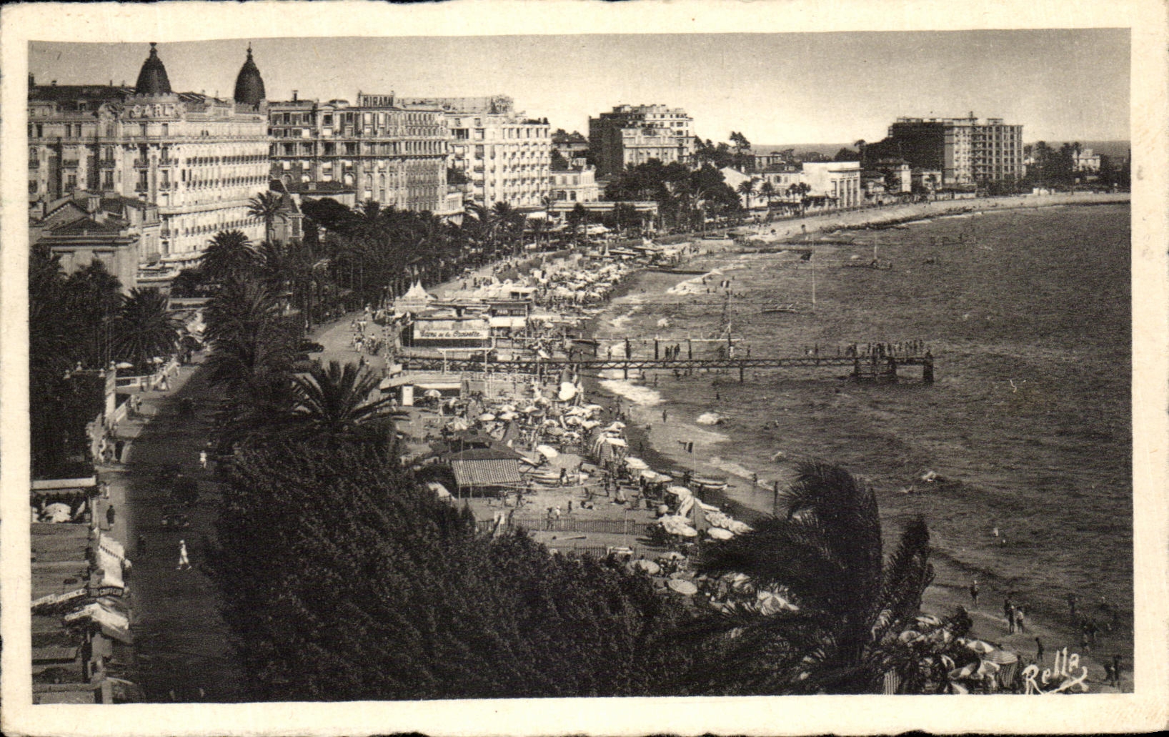 CPA Cannes Piage of the Small cross and large Hotels