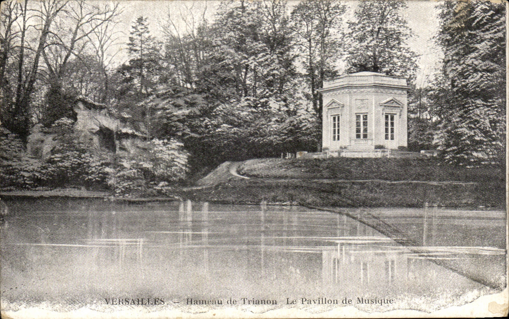 CPA Versailles Hameau de Trianon Le Pavillon de Musique