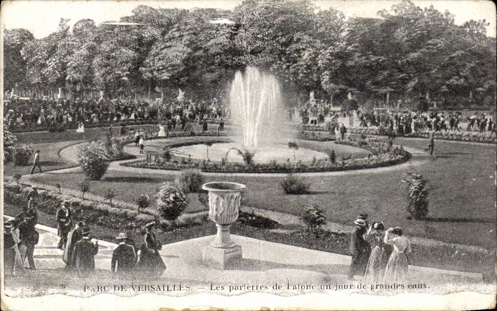 CPA Parc De Versailles Les Parterres de Latone un Jour de grandes eaux
