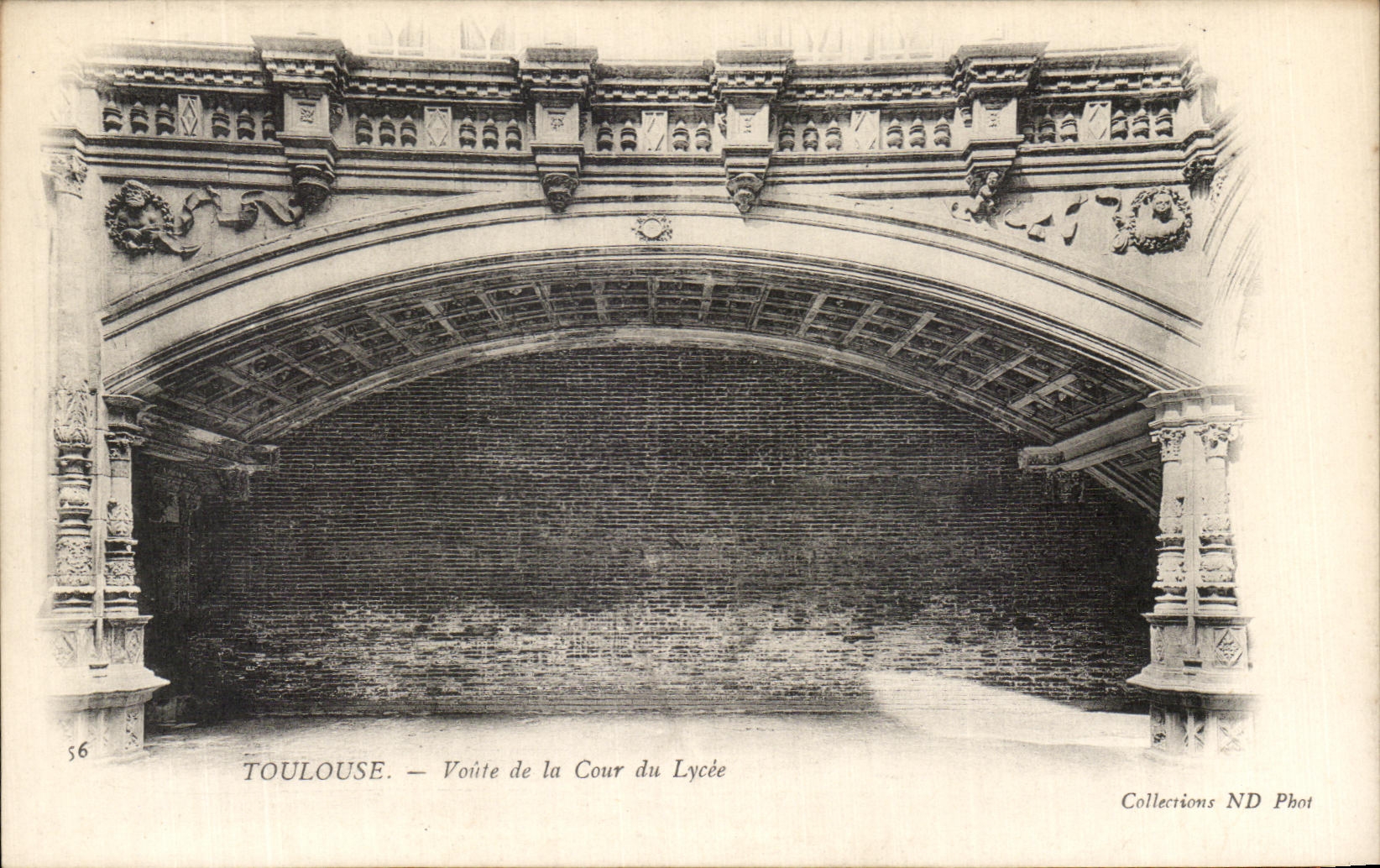 CPA Toulouse Voute de la Cour du Lycee