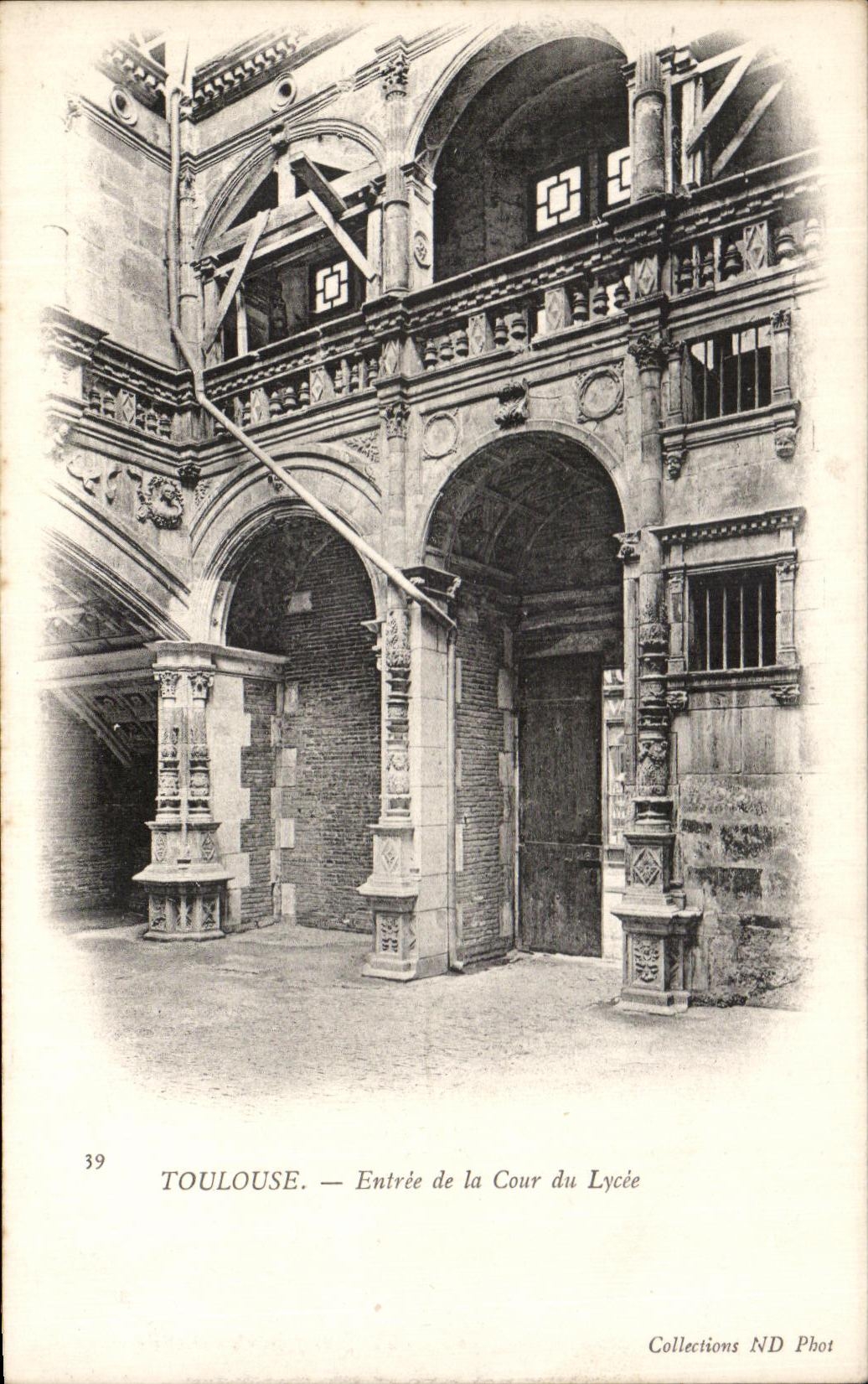 CPA Toulouse Entree de la Cour du Lycee