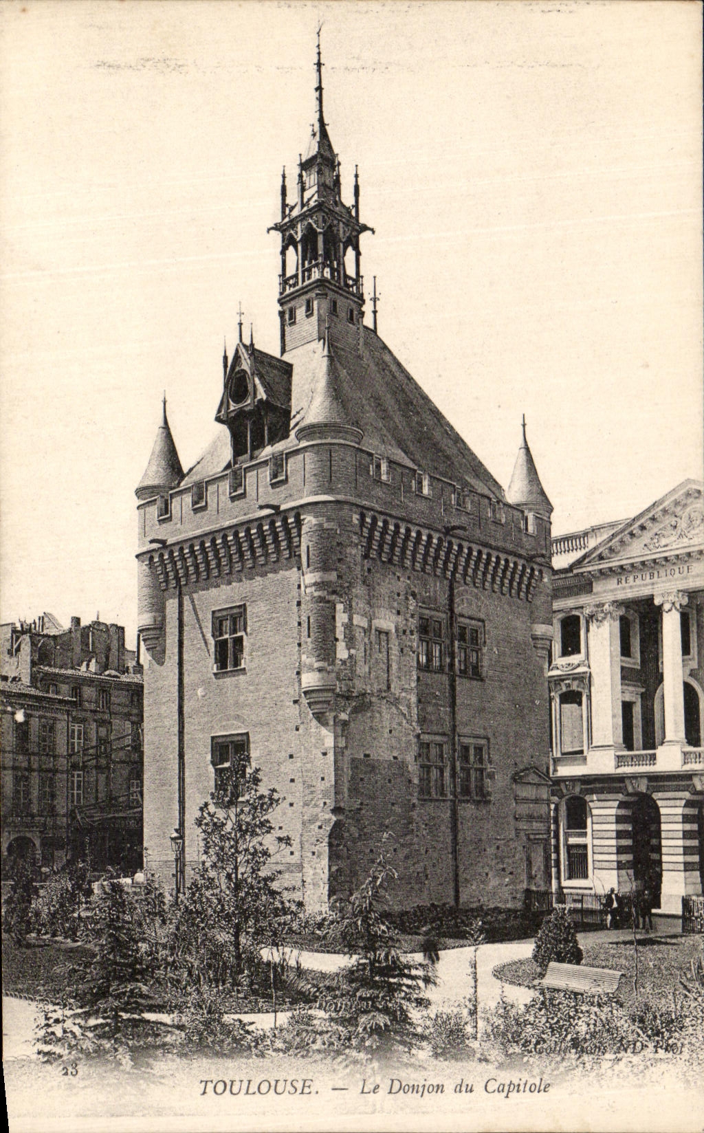 CPA Toulouse le Donjon du Capitole