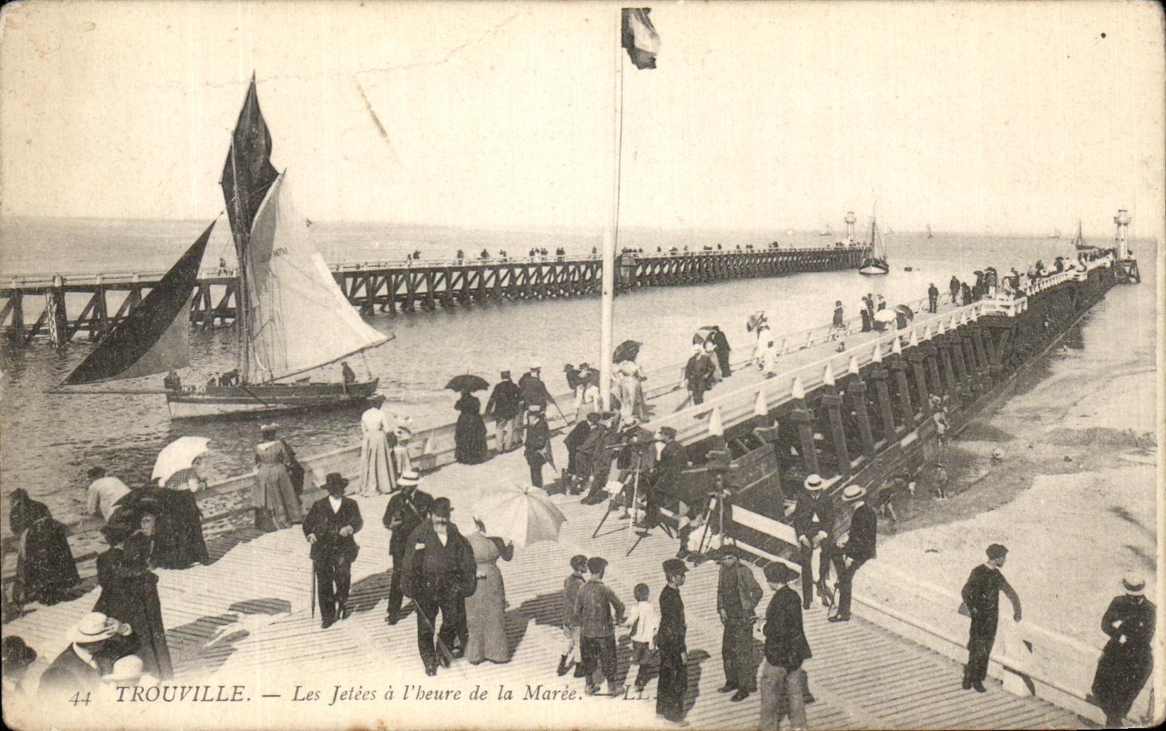Embarcaderos de CPA Trouville por la hora del barco de la marea