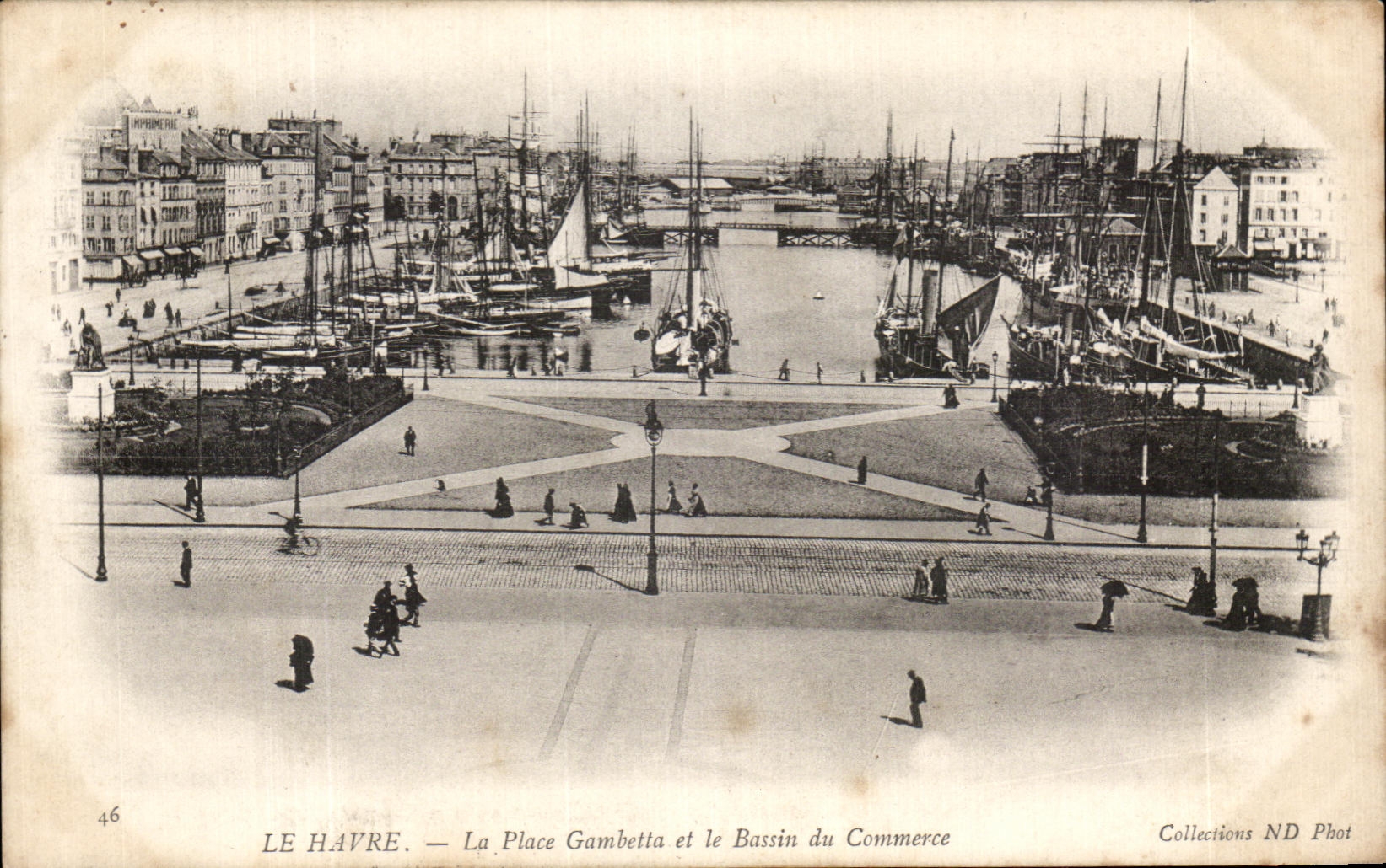 CPA Le Havre the Gambetta Place And the Basin the Commercial Boats