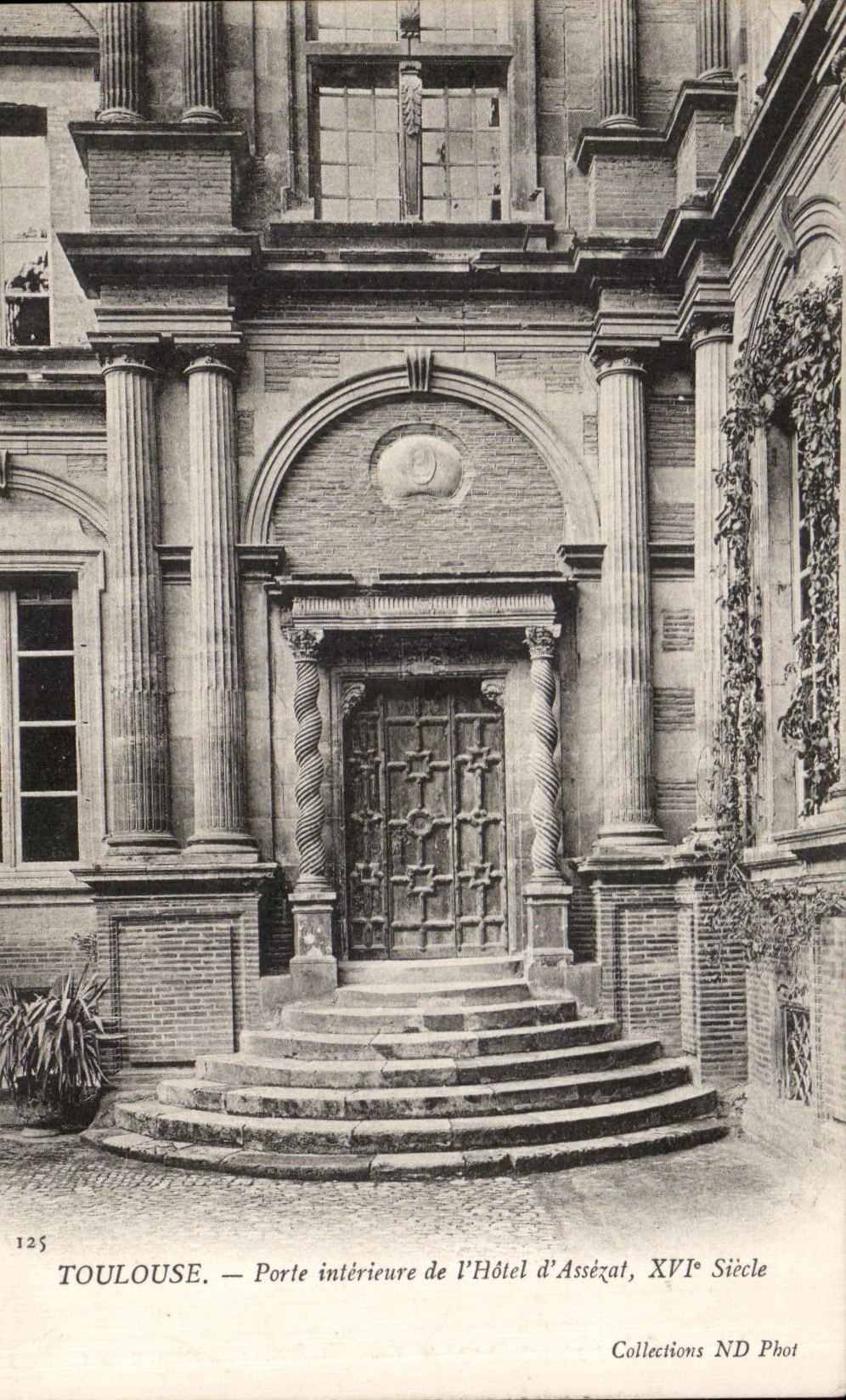 CPA Toulouse Porte interieure de l'Hotel d'Assizal
