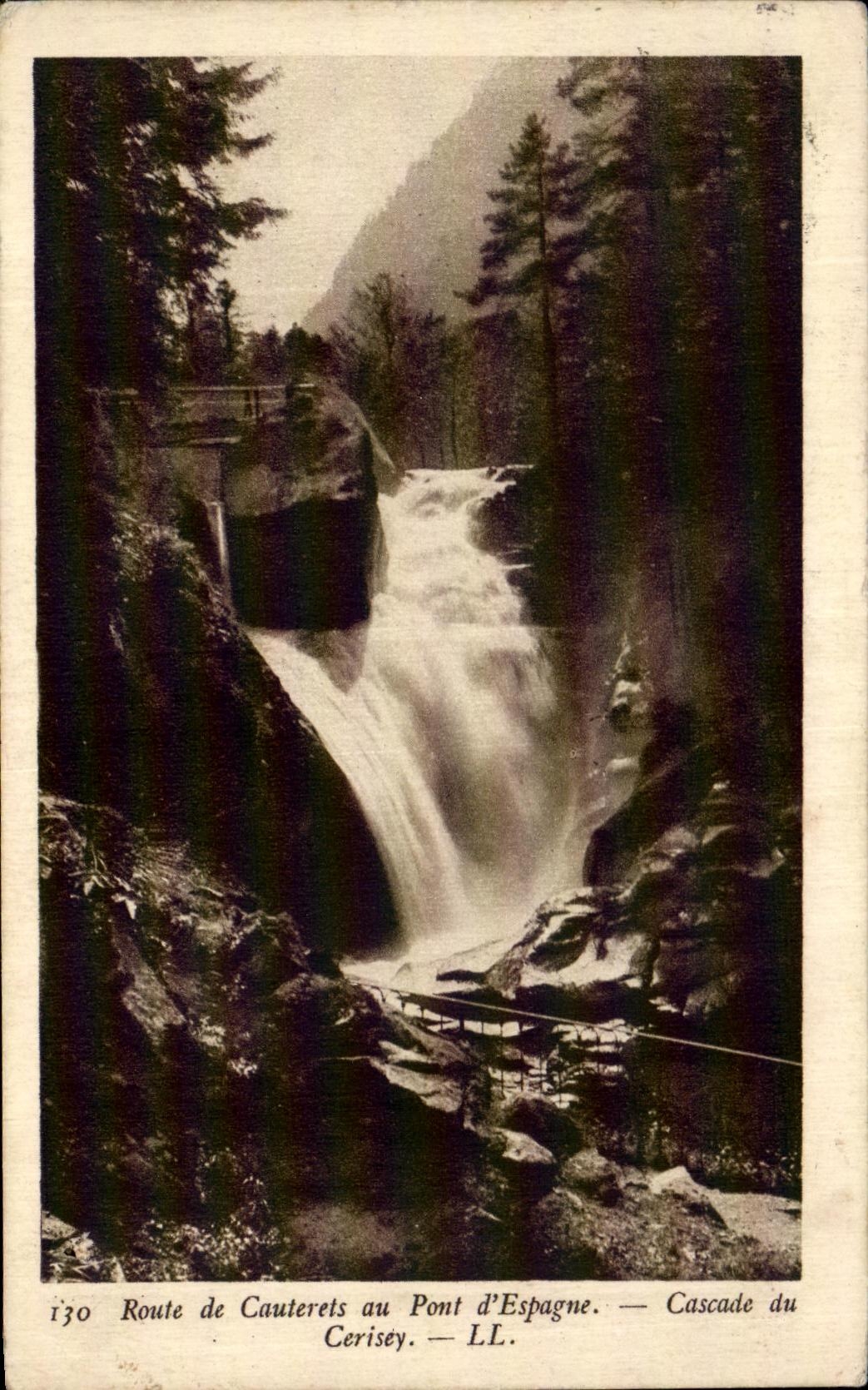 CPA Route of Cauterets to the bridge of Spain Cascades of Cerisey