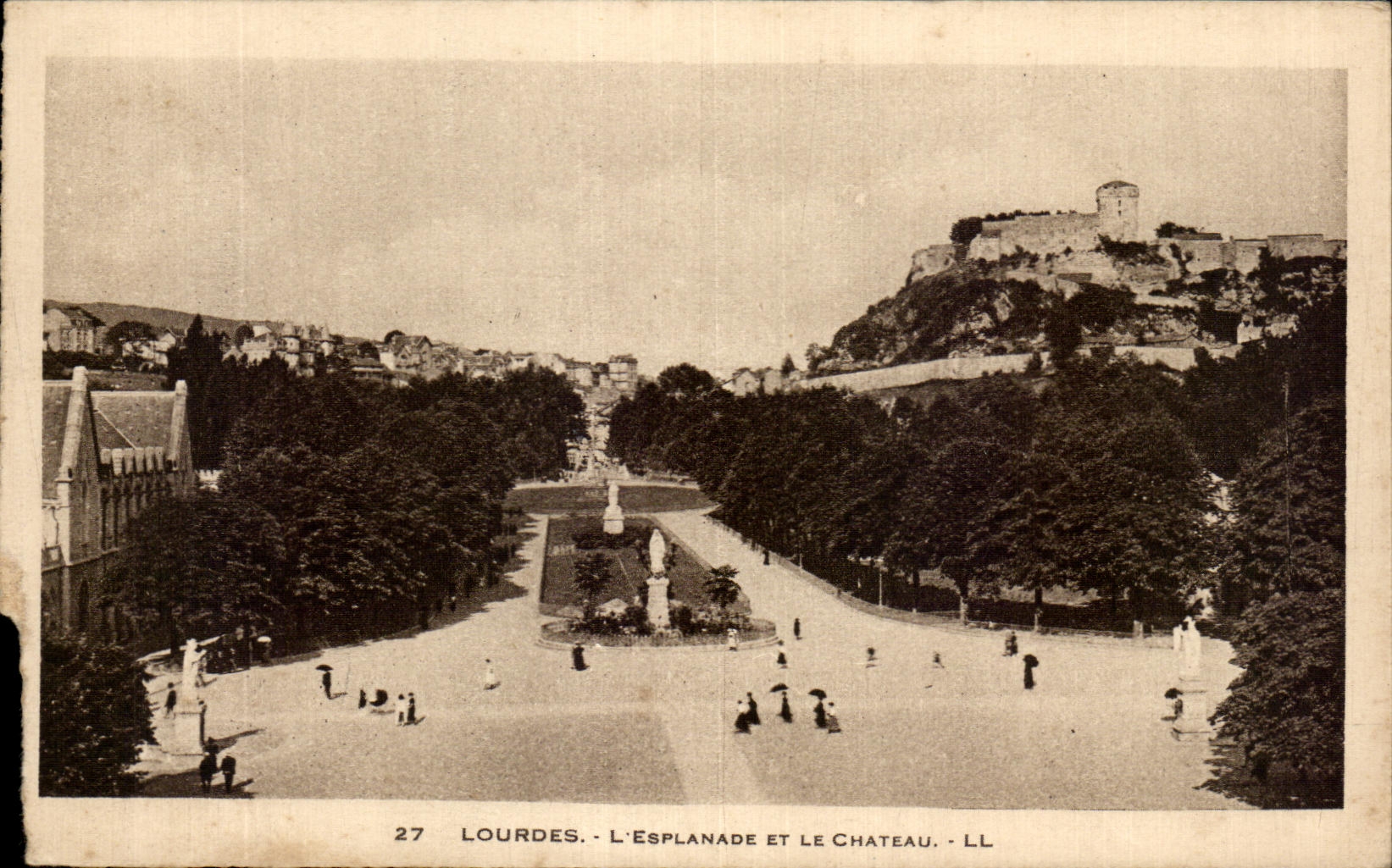 CPA Lourdes the Esplanade And the Castle