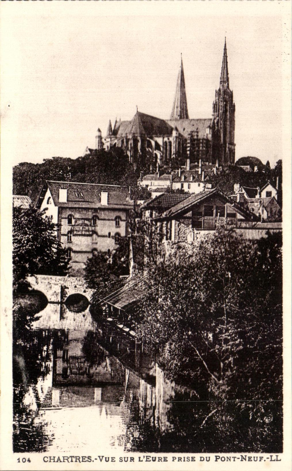 CPA Chartres Seen On the Eure Taken Of the Bridge Last nines Laundrette