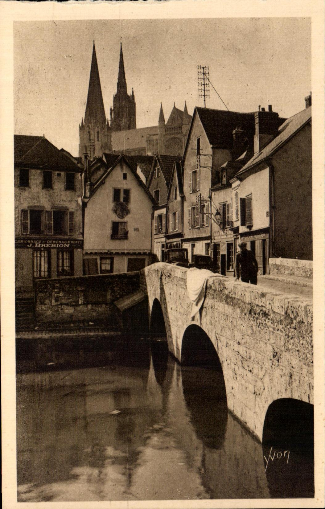 CPA Chartres Old man Bridge and Old Houses