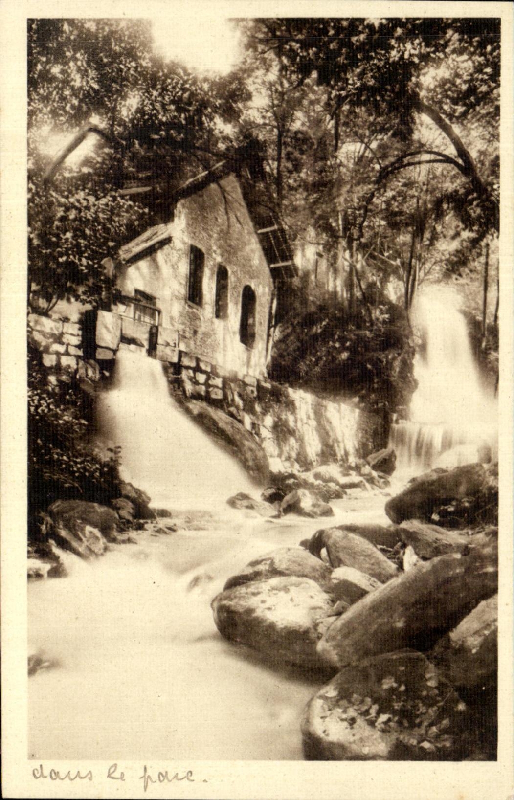 CPA Surroundings De Gernoble Falls of the park of Tenoin