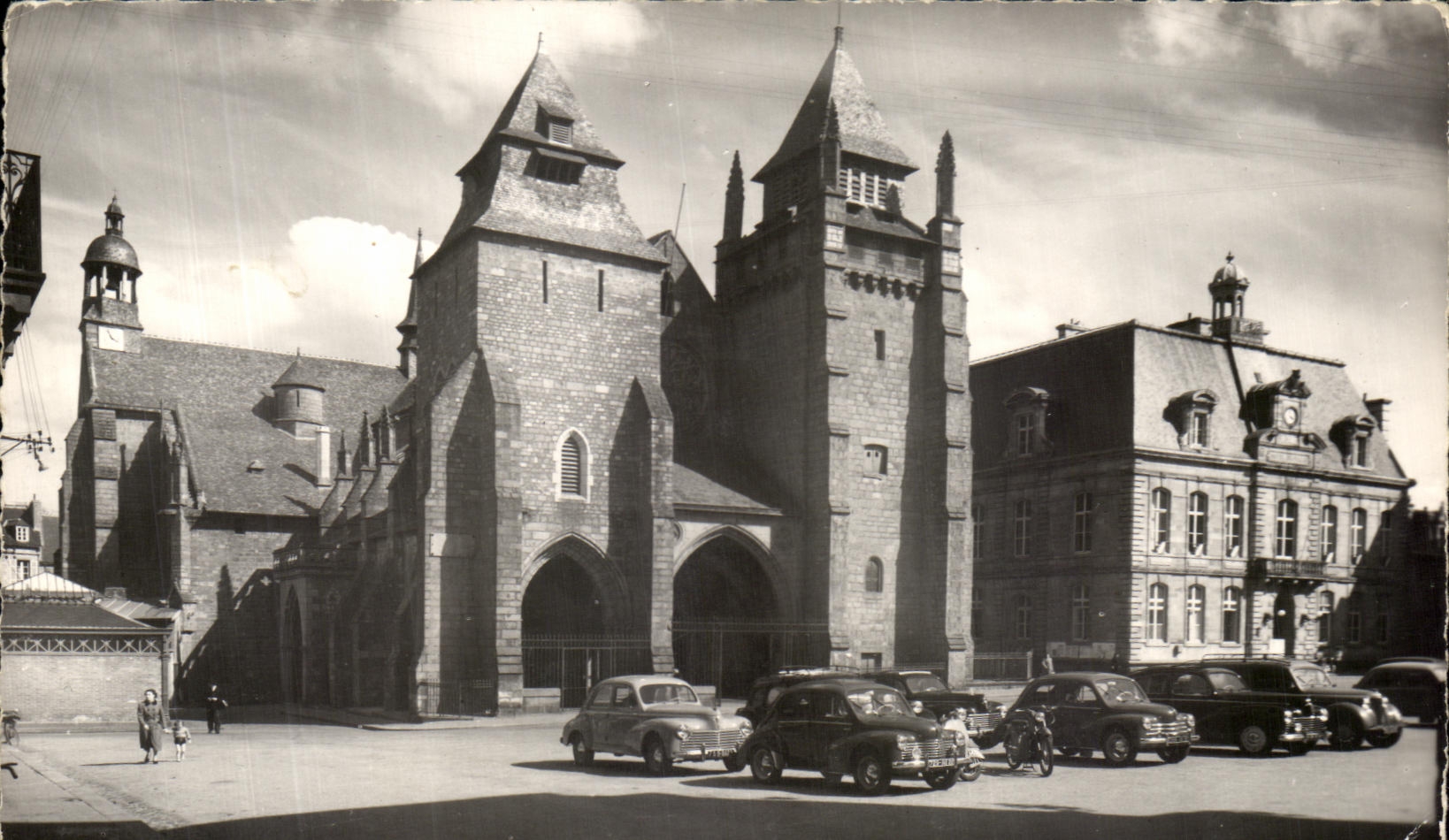CPA Saint Brieuc the Cathedral and the Town hall