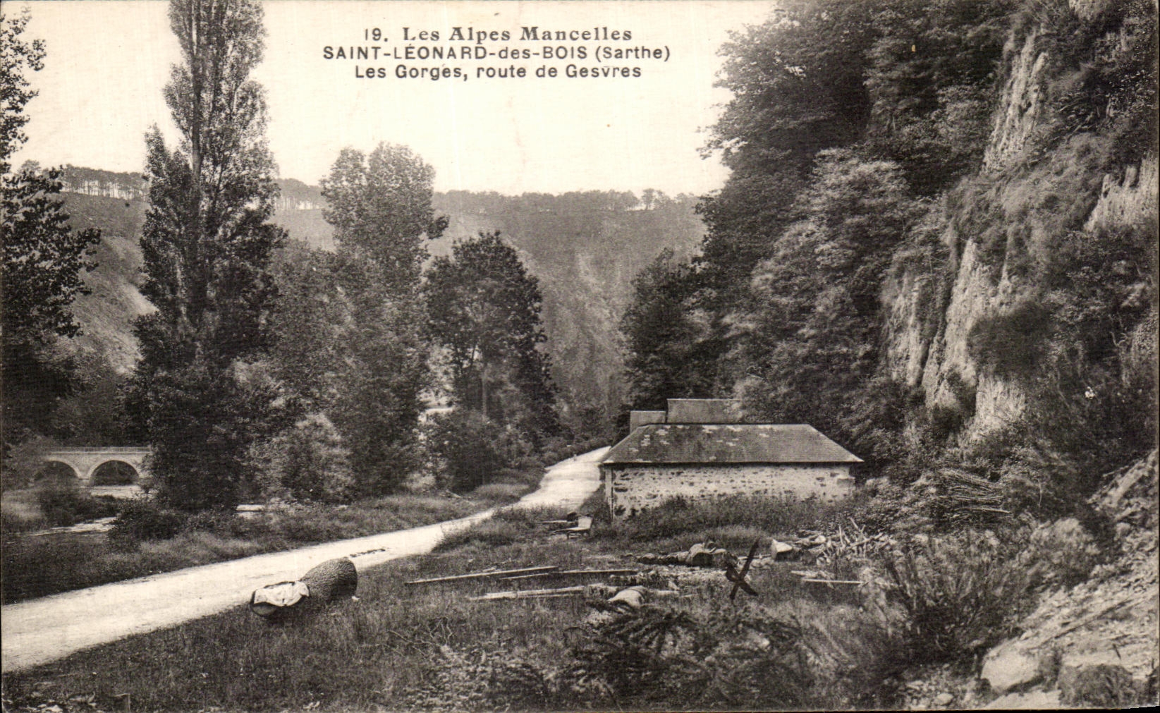 CPA the Alps Mancelles Saint Leonard of Wood the throats road of Gesvres