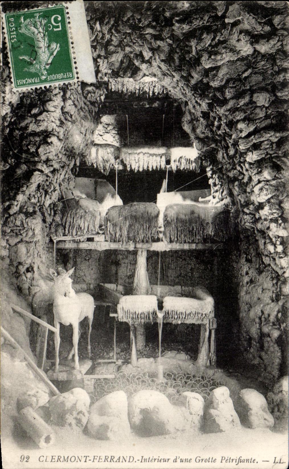 CPA Clermont Ferrand Interior Of a petrifying Cave
