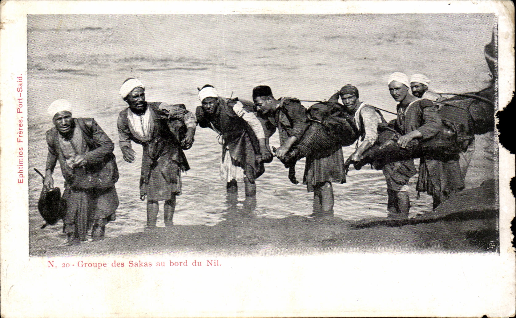 CPA Groupe Des Sakas Au Bord du Nil Egypte