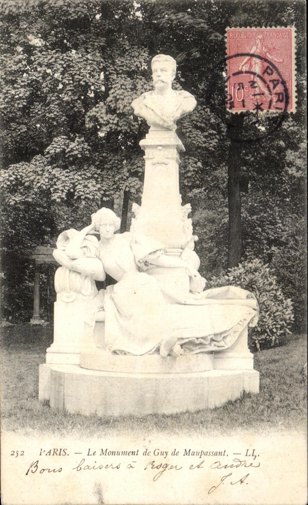 CPA Paris Le Monument de Guy de Maupassant