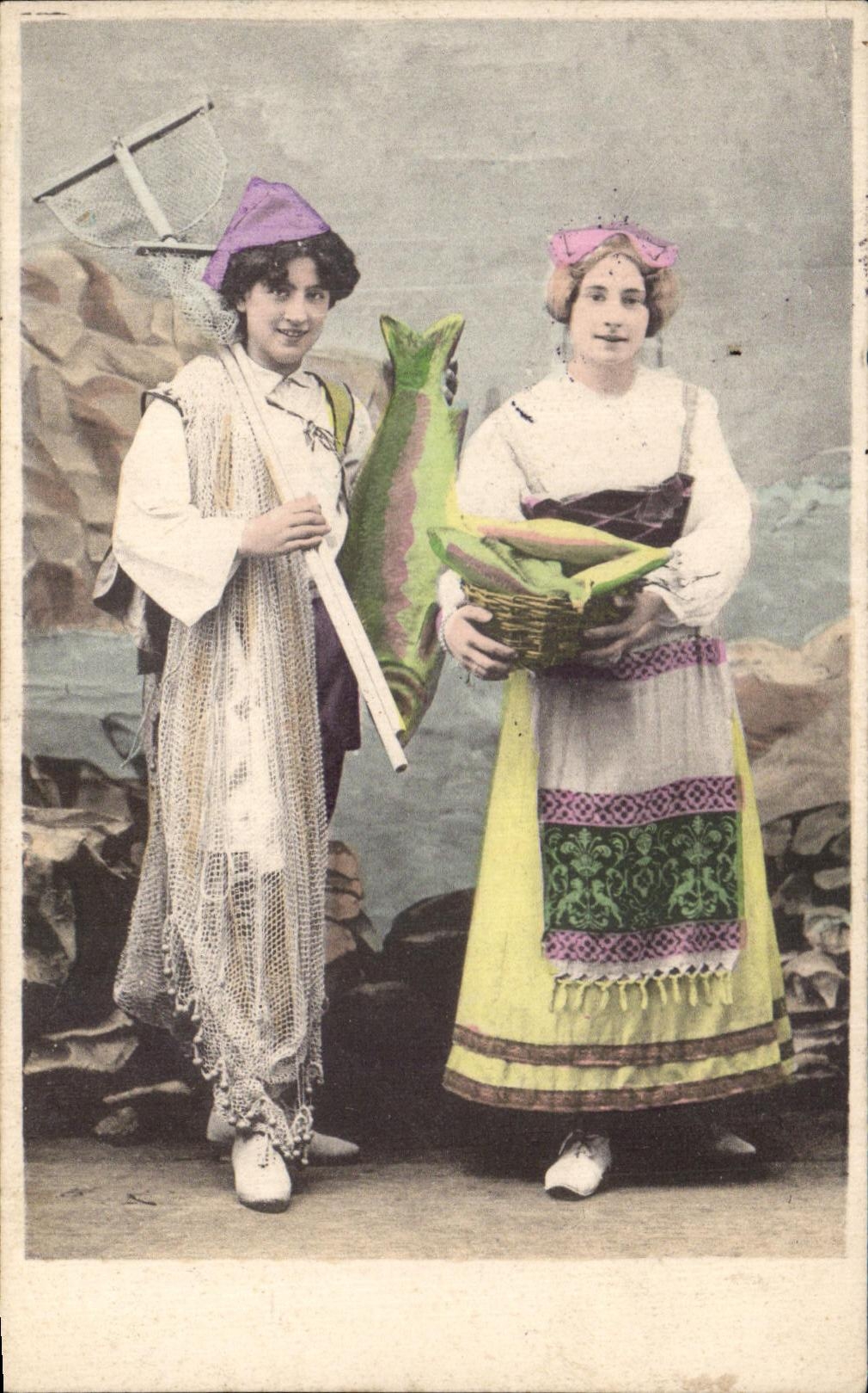 CPA Fantaisie Femme Peche Poissons 