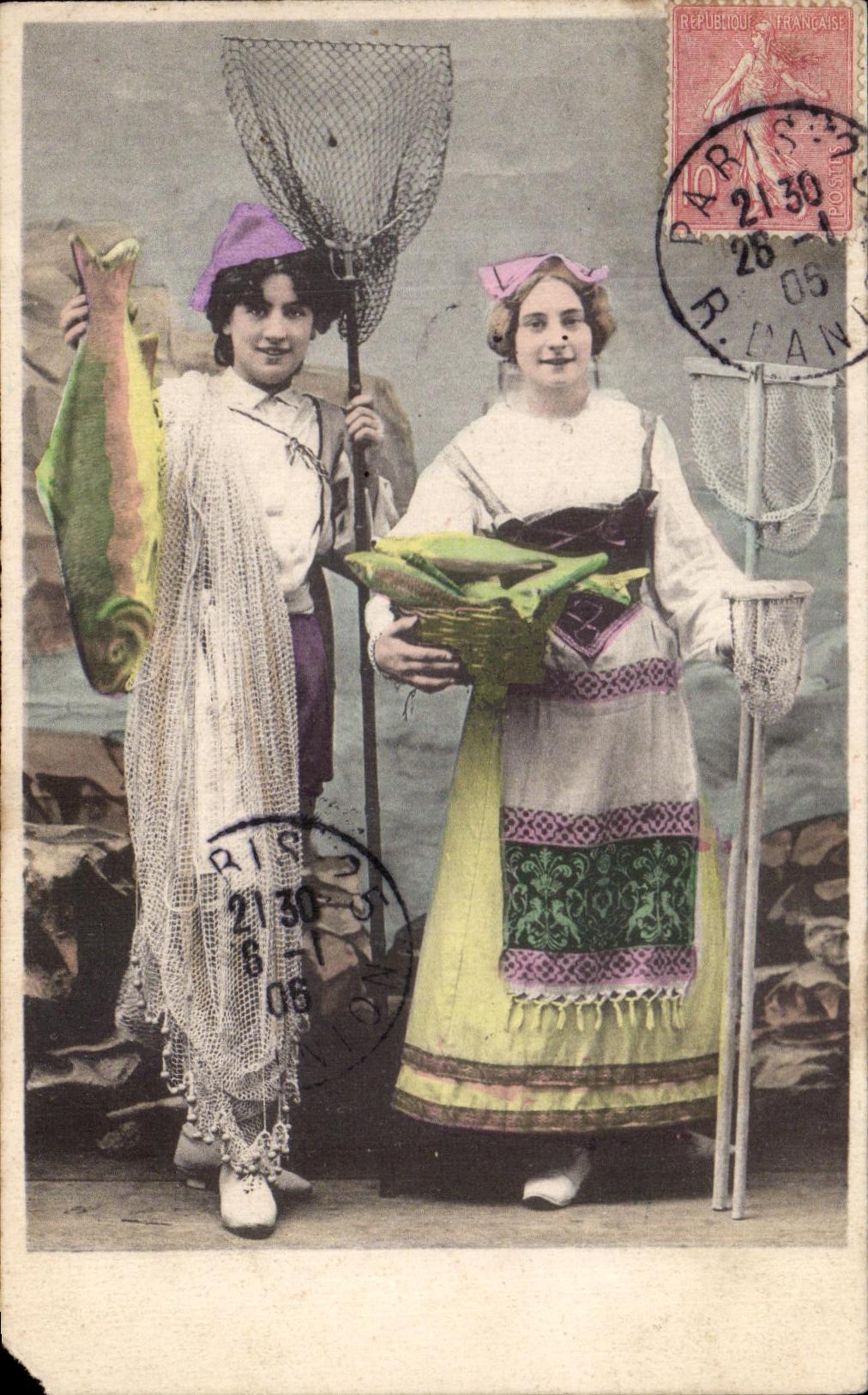 CPA Fantaisie Femme Peche Poissons 