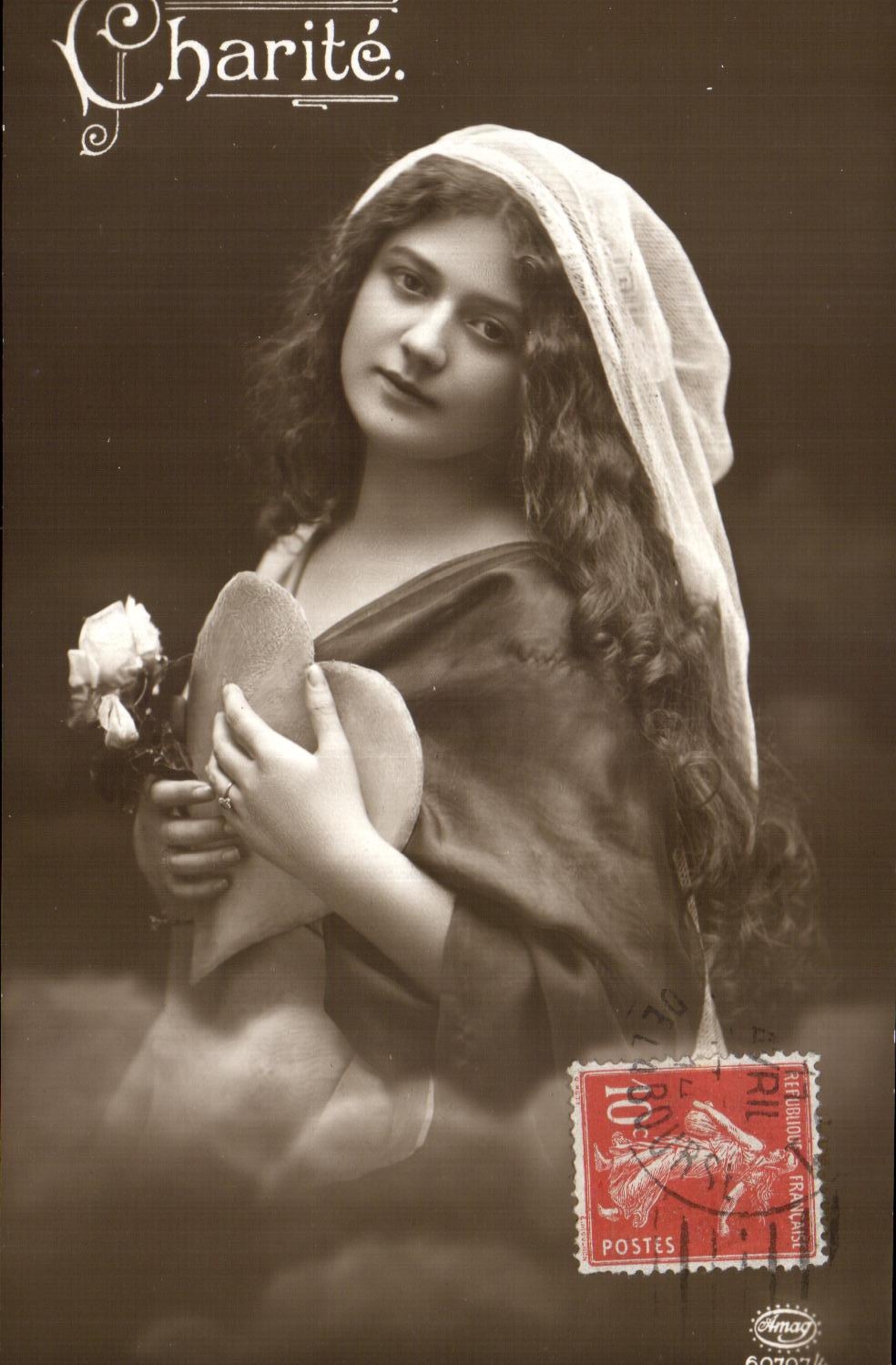 CPA Fantaisie Femme Coeur Charite