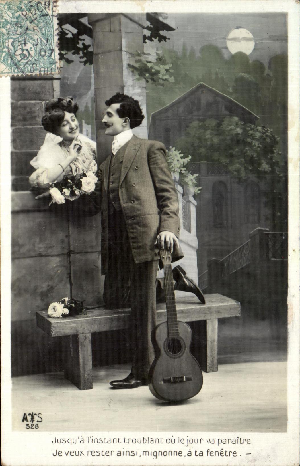 CPA Fantaisie Femme Guitare