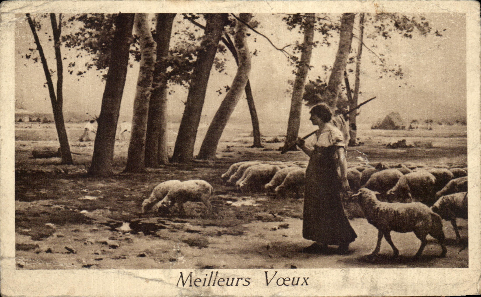 CPA Fantaisie Femme Bergere et ses moutons 