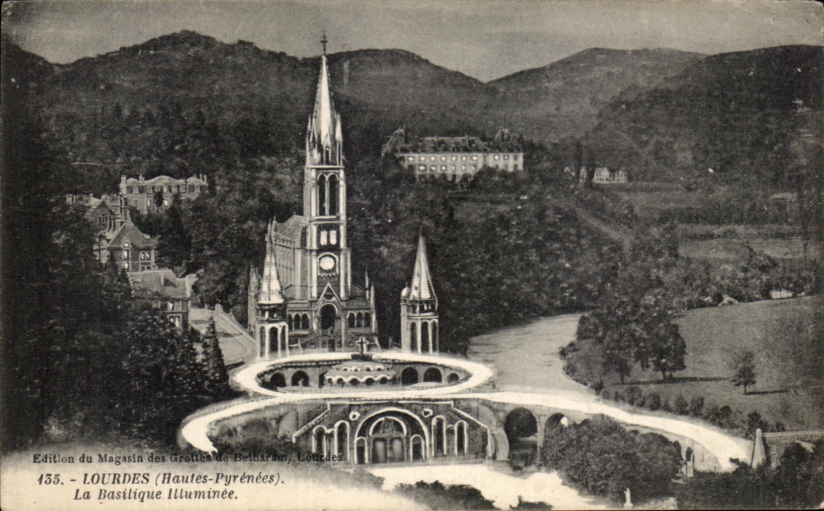 CPA Lourdes the Illuminee Basilica