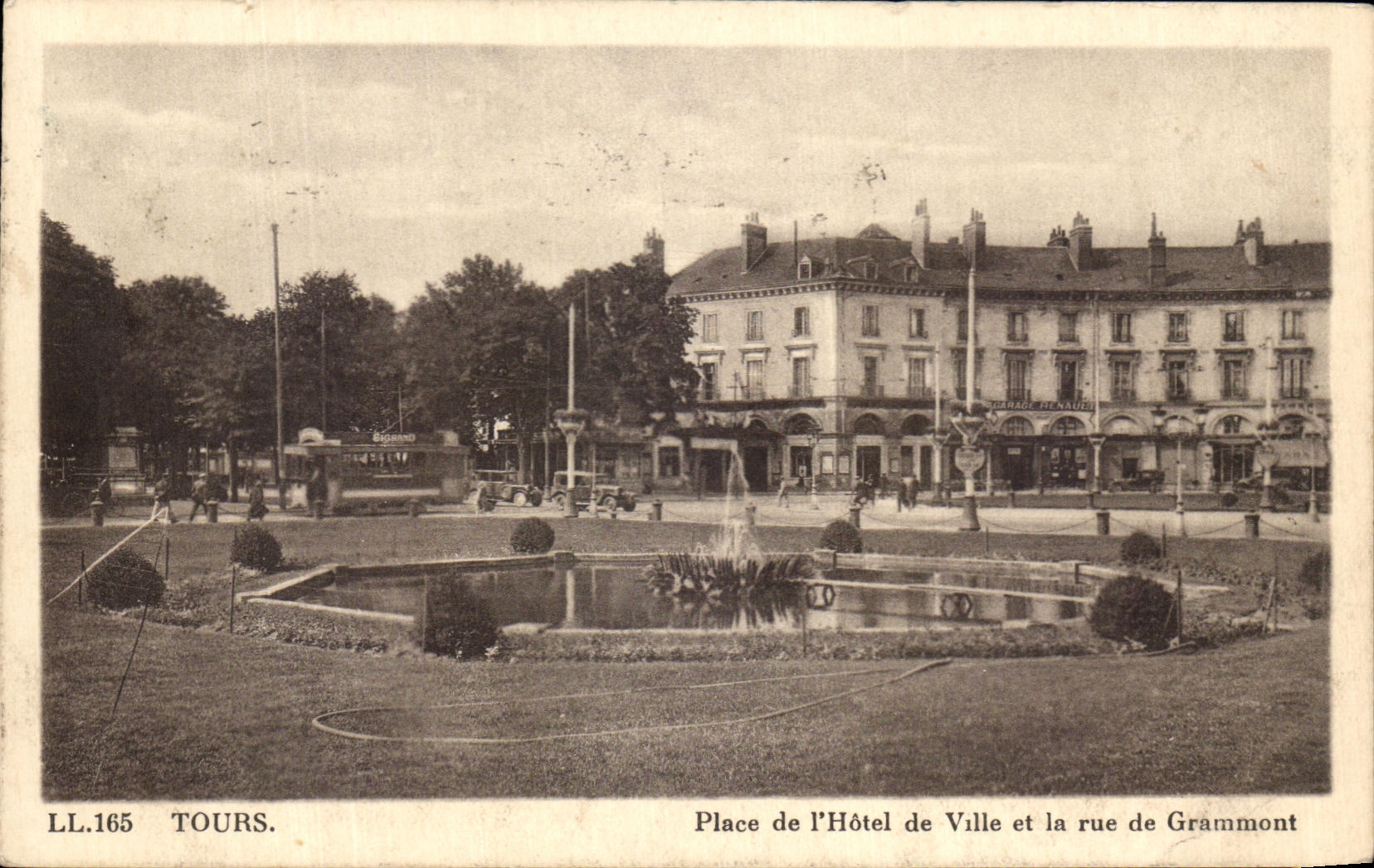CPA Tours Place of the Town hall of the street of Grammont