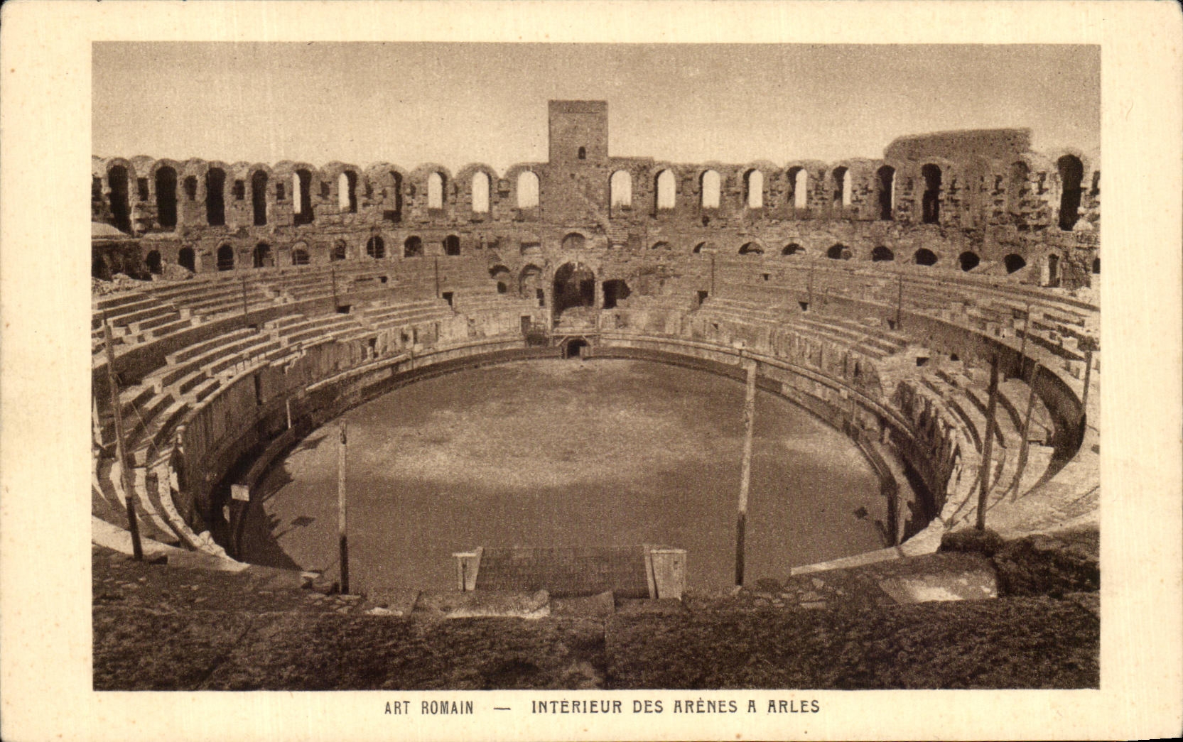 CPA Art Romain Interieur of Arena has Arles