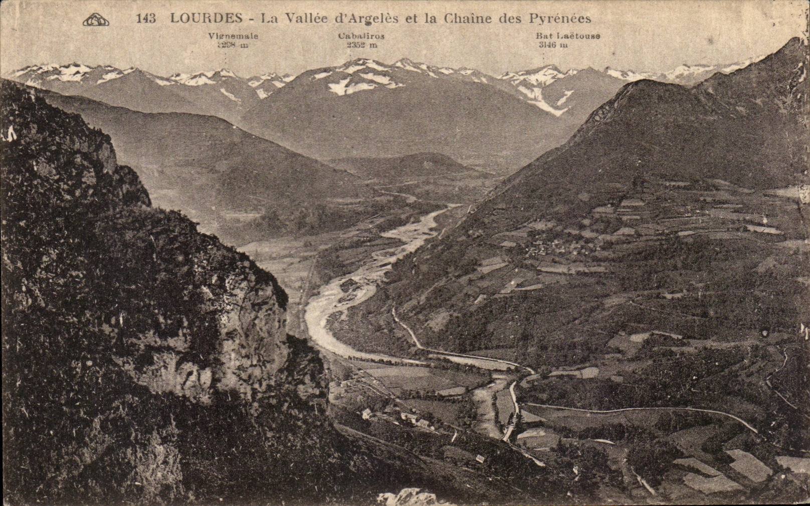 CPA Lourdes the Valley of Argeles and the Chain of the Pyrenees
