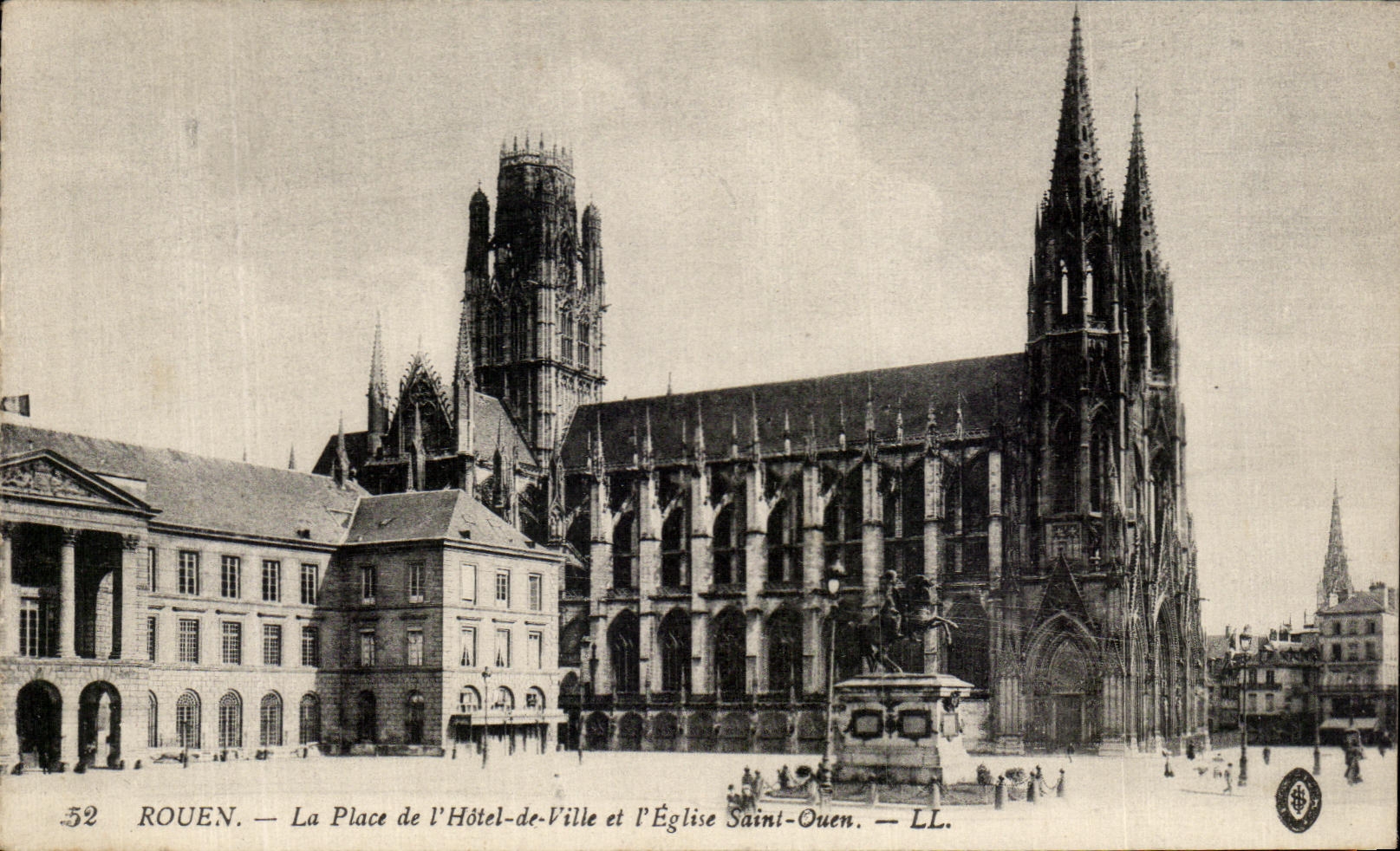 CPA Rouen the Place of the Town hall and the Church Saint Ouen