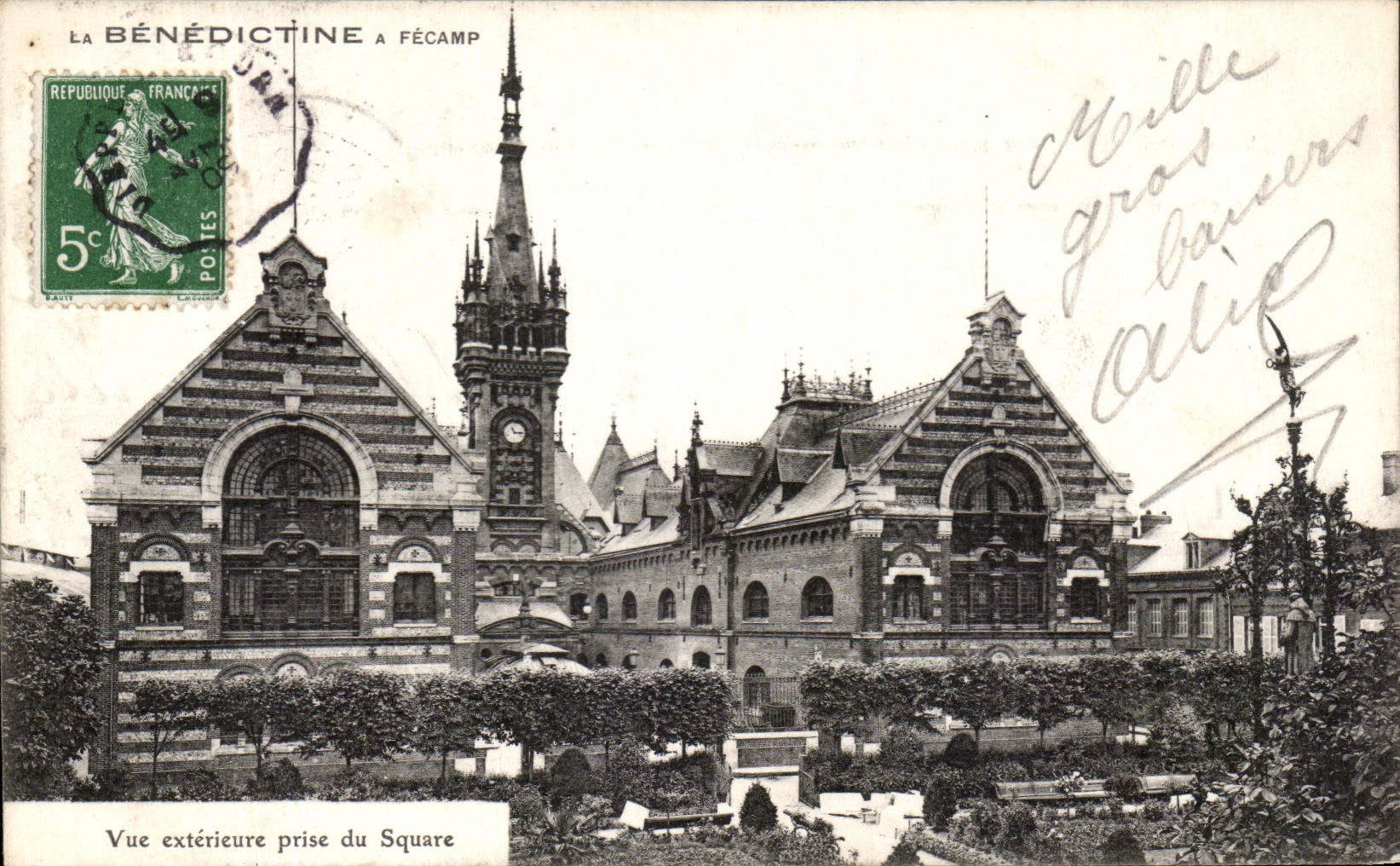 El benedictino de CPA tiene reten externo de Fecamp Vue del jardin publico