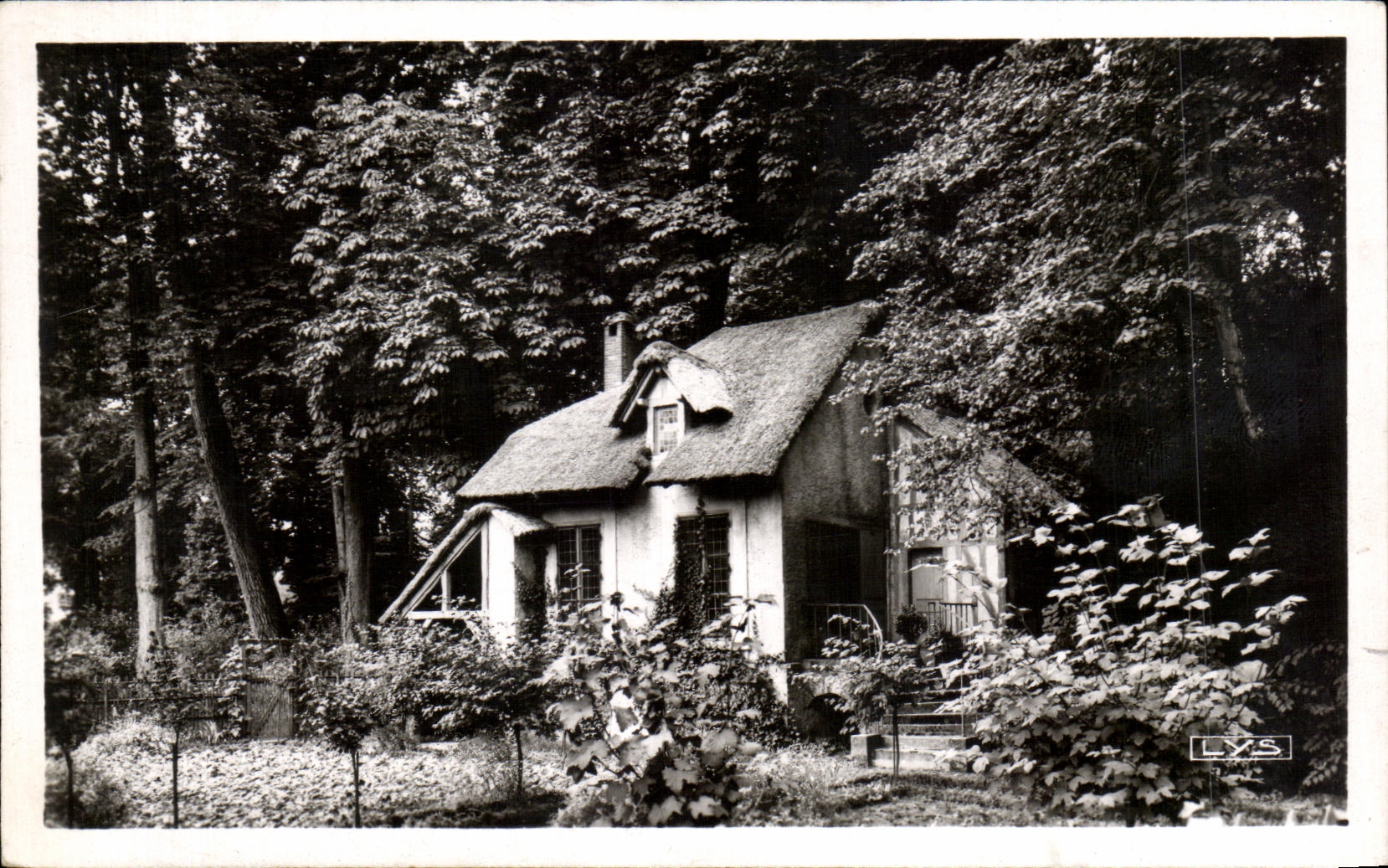 CPA Versailles hameau de Trianon Le Boudoir de la Reine