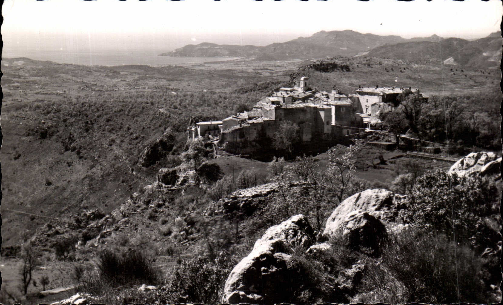 Excursion de CPA de las caidas del lobo de Gourdon visto hacia el mar Esterel