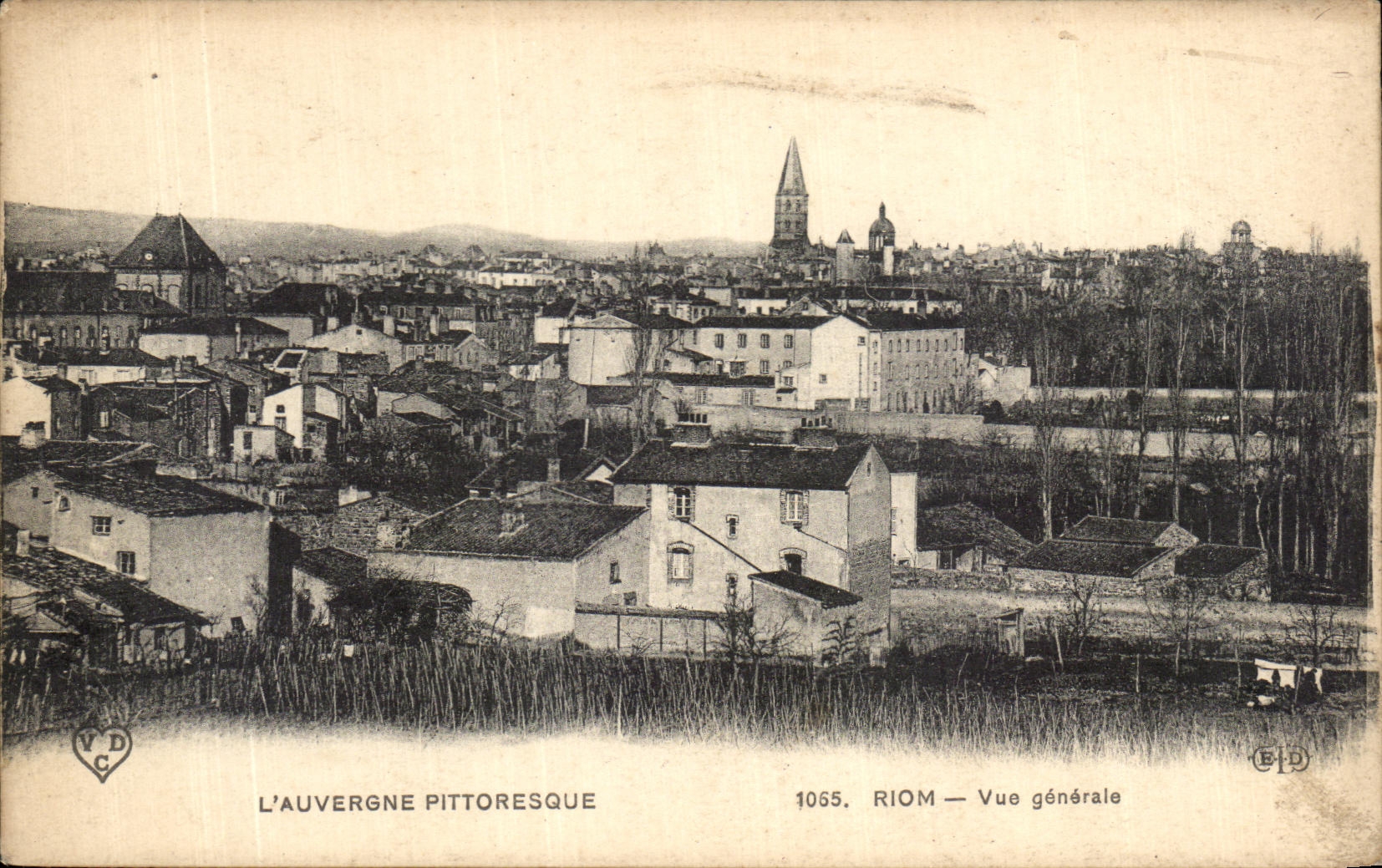 CPA L'auvergne Pittoresque Riom Vue Generale