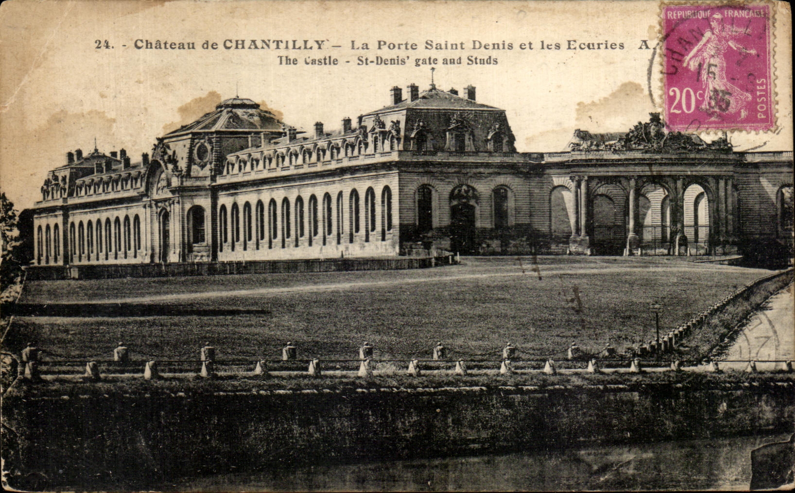 CPA Castle of Chantilly the Gate Saint Denis and Stables