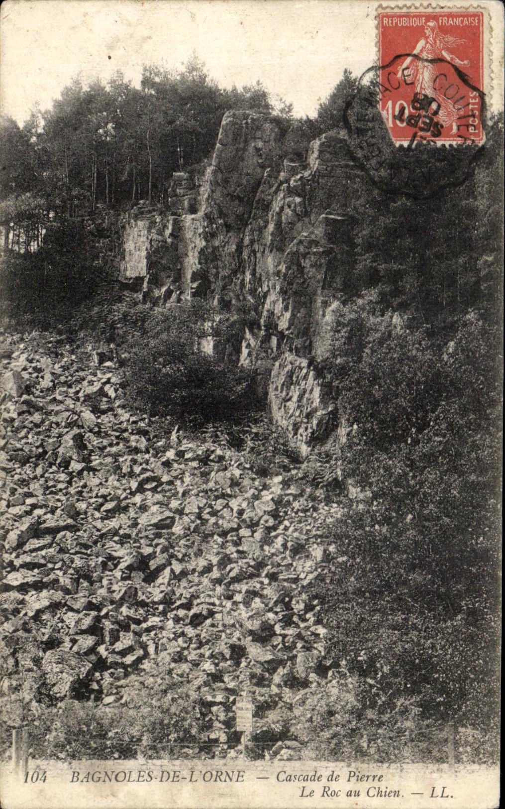 CPA Bagnoles De L'Orne Cascade de Pierre Le Roc au Chien