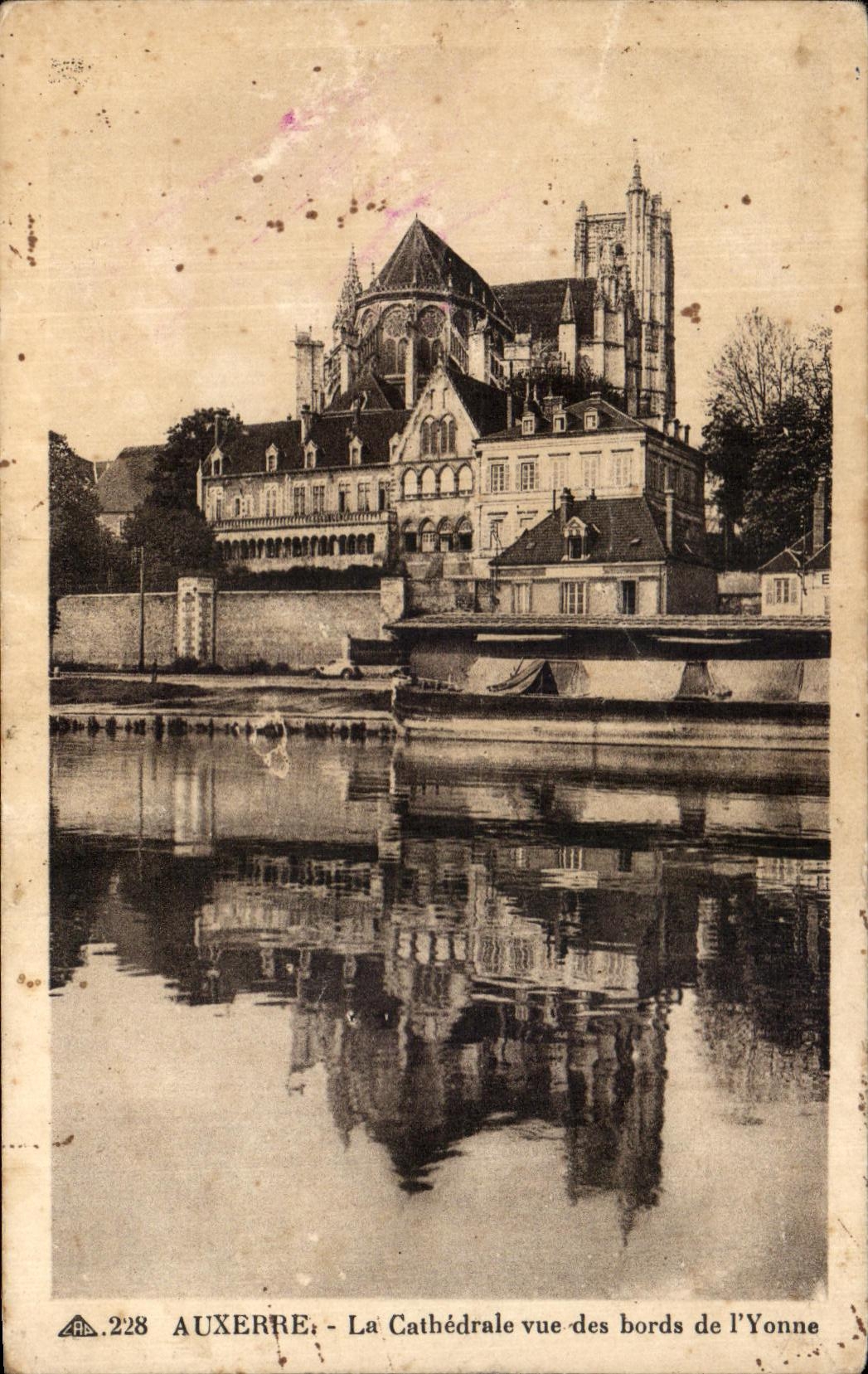 CPA Auxerre la catedral vista de los bordes de I Yonne
