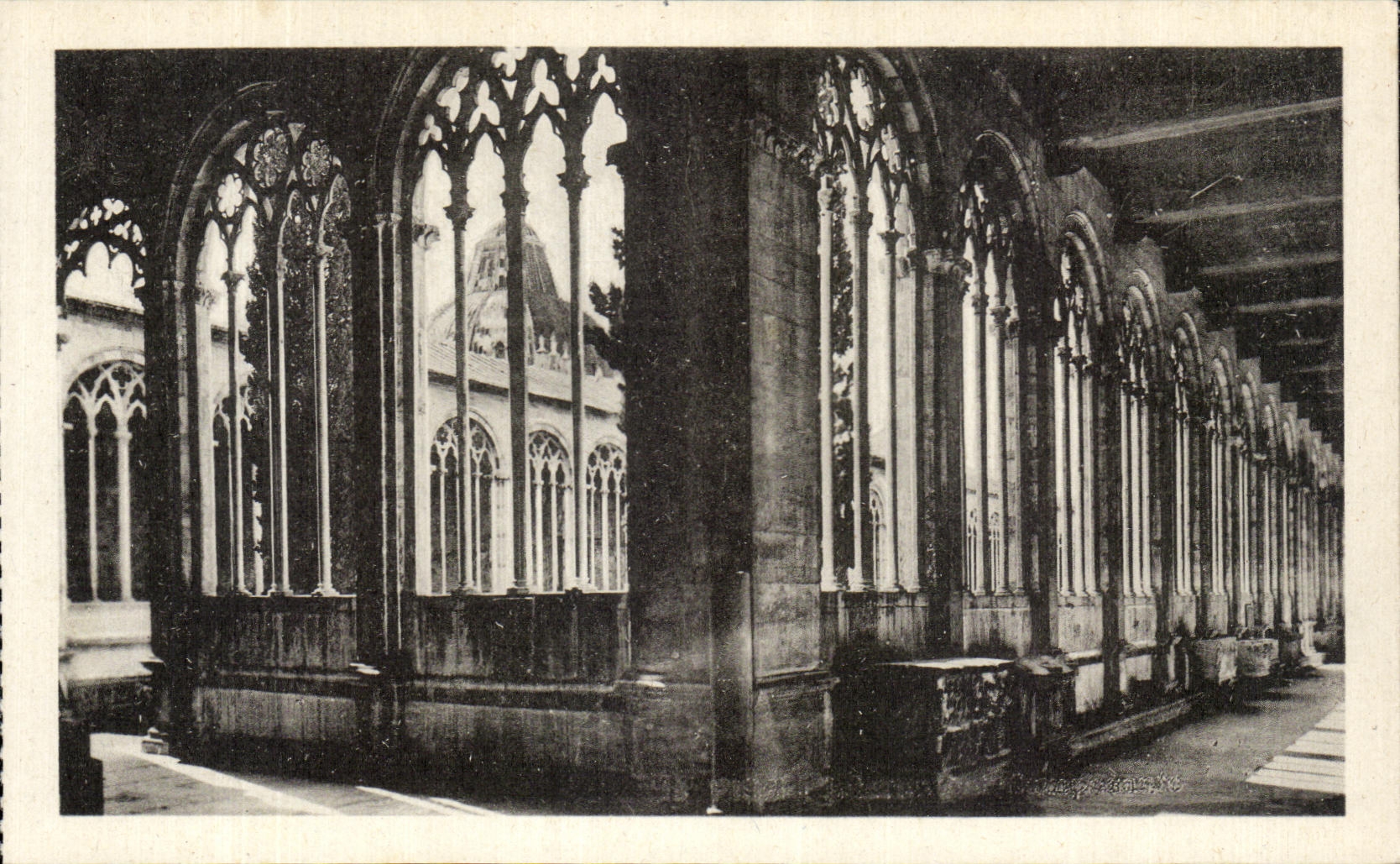 CPA pego a Interno del Camposanto