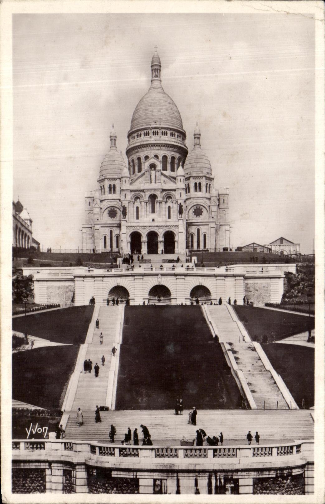 CPA the Basilica of the Sacring Heart and the Monumental Staircase Montmartre Paris