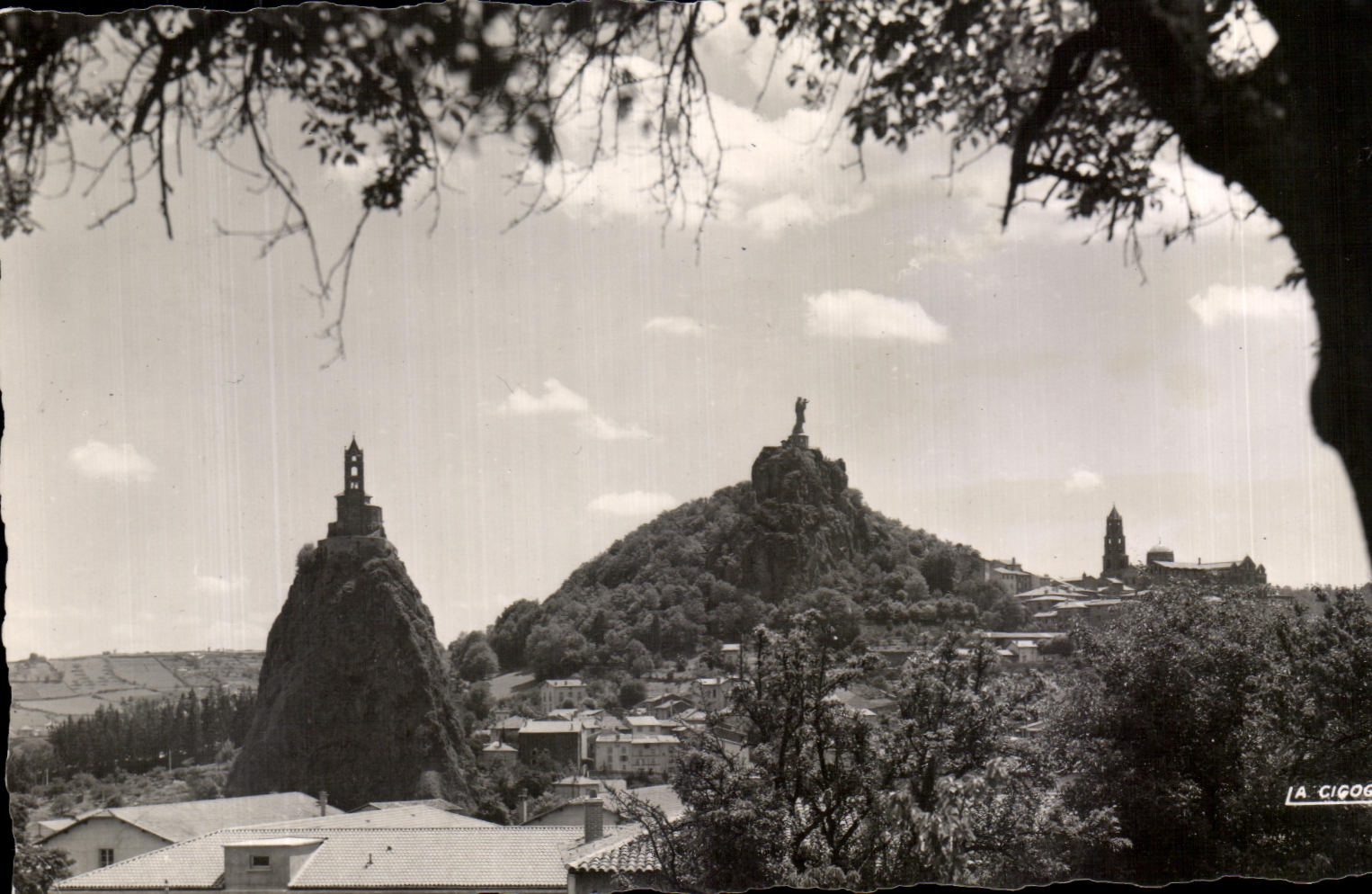 CPA Le Puy Le rocher Corneille et Nd de France et la cathedrale 