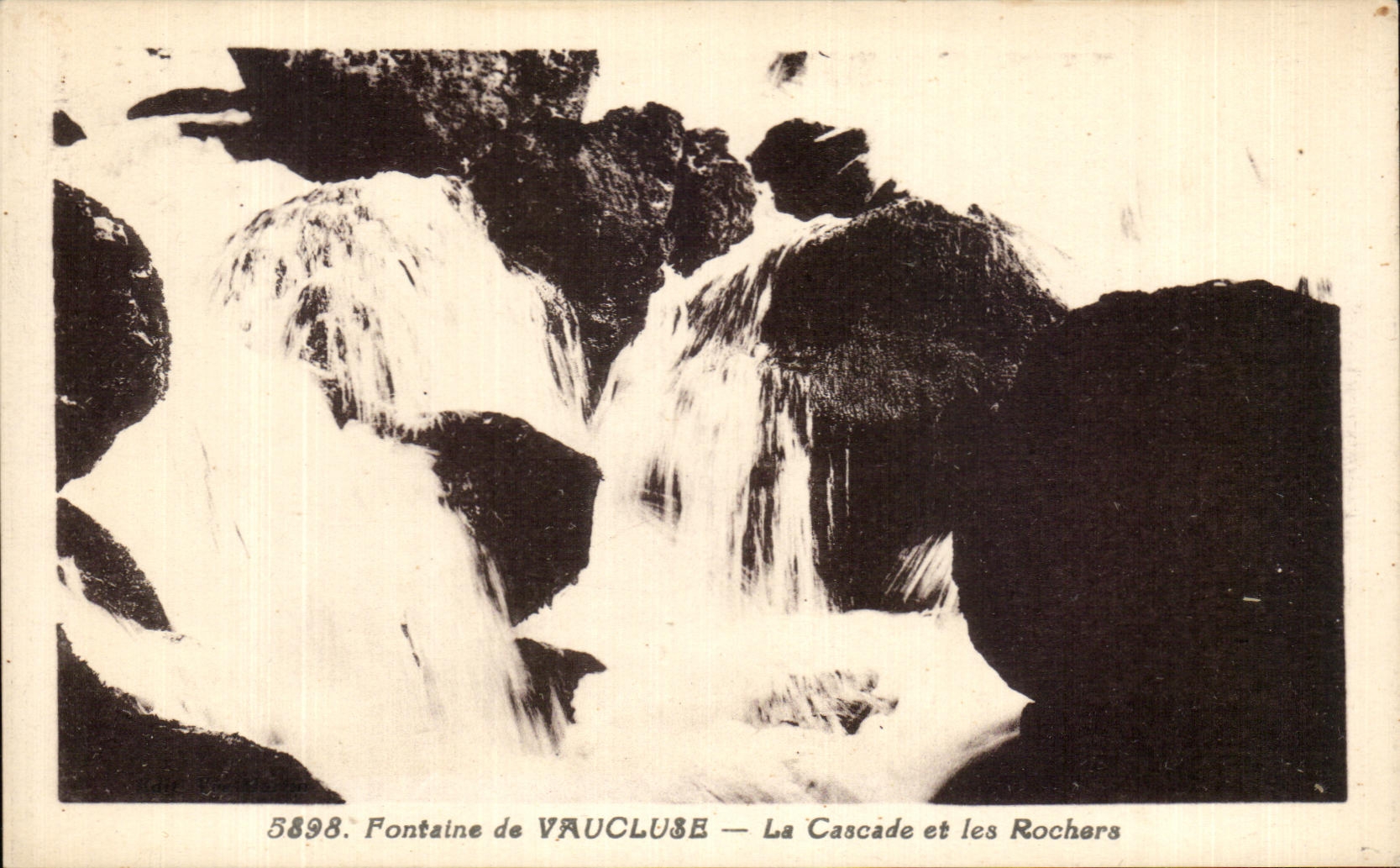 CPA Vaucluse Fontalne de la cascada y de las rocas