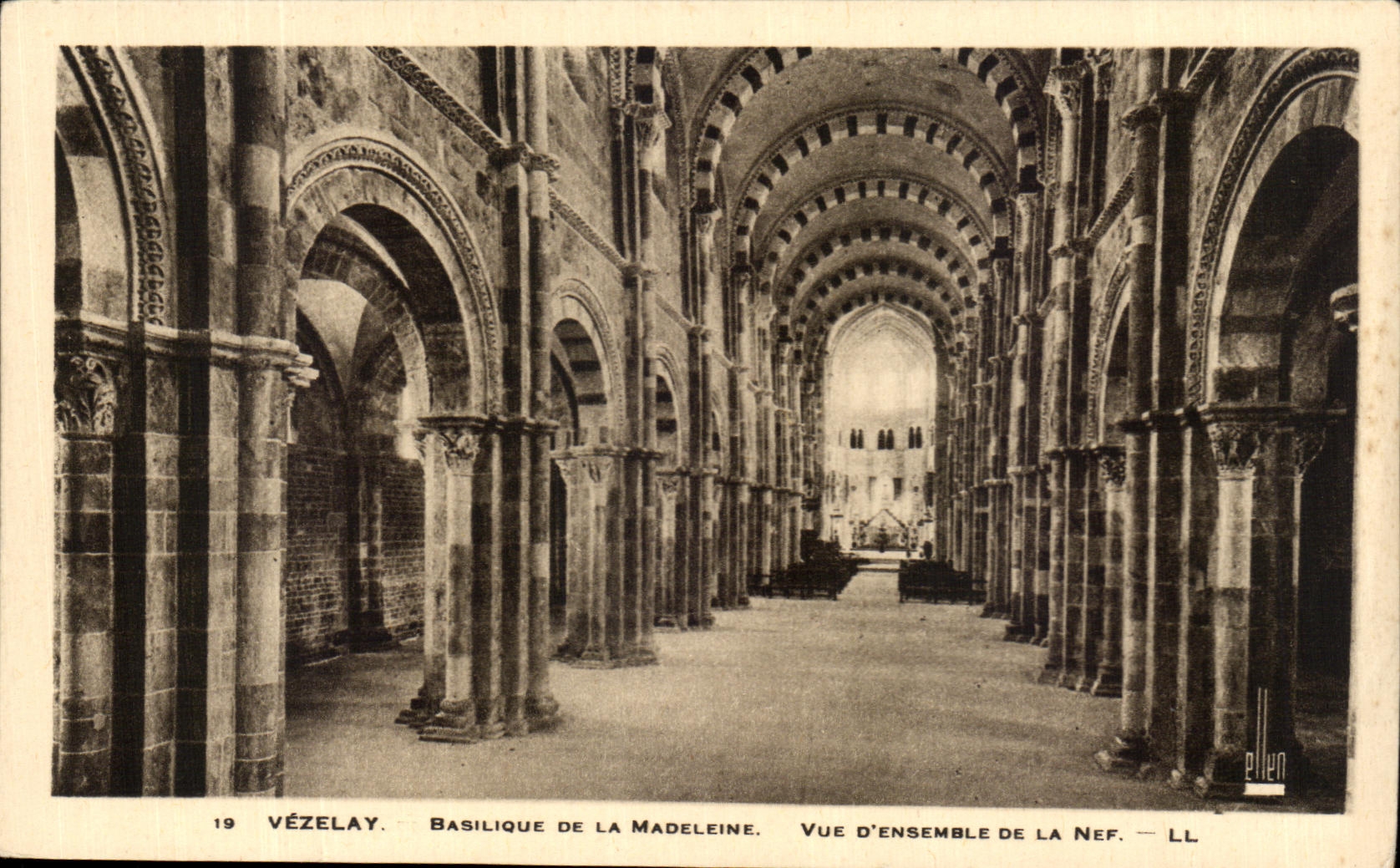 CPA Vezelay Basilica Of the Overall picture Madeleine Of the Nave