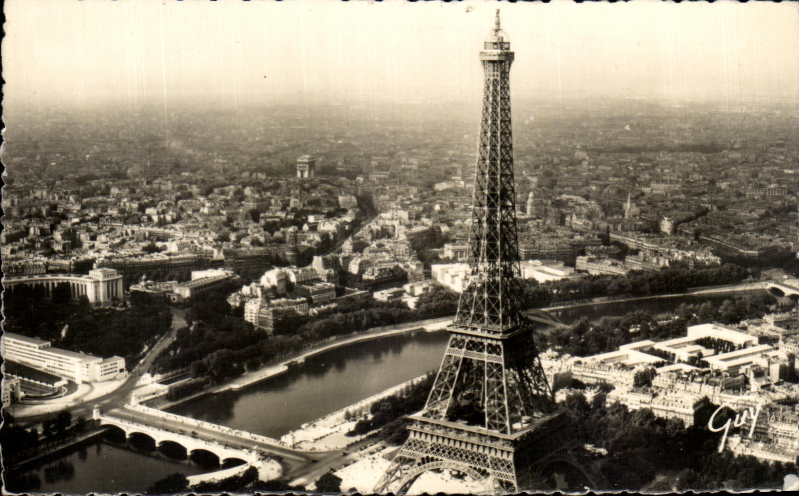 CPA En Avion Sur Paris La Tour Eiffel Le Pont D'Iena L'Aile Nord Du Palais De Chaillot