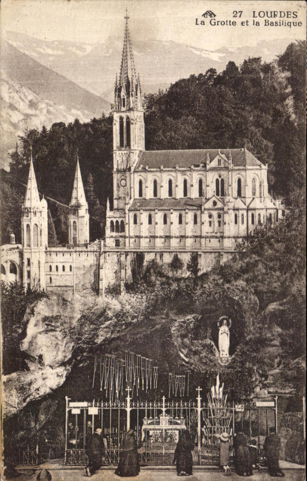 CPA Lourdes the Cave and the Basilica