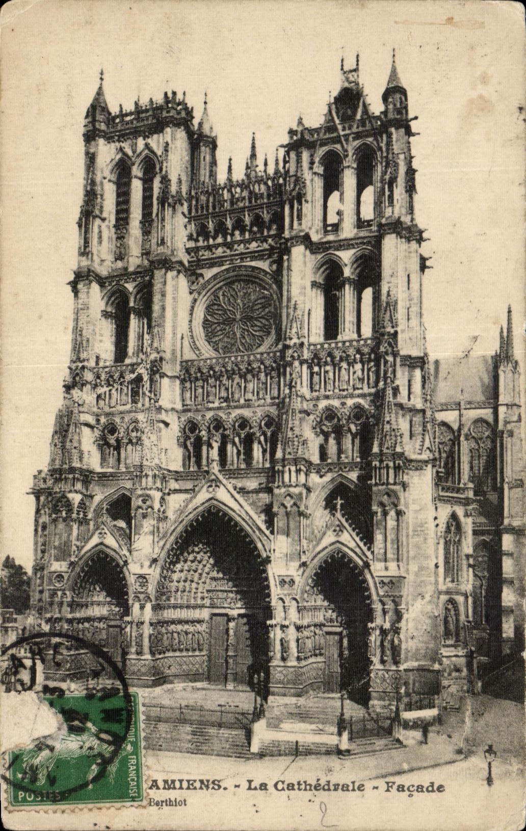 CPA Amiens the Cathedral Frontage