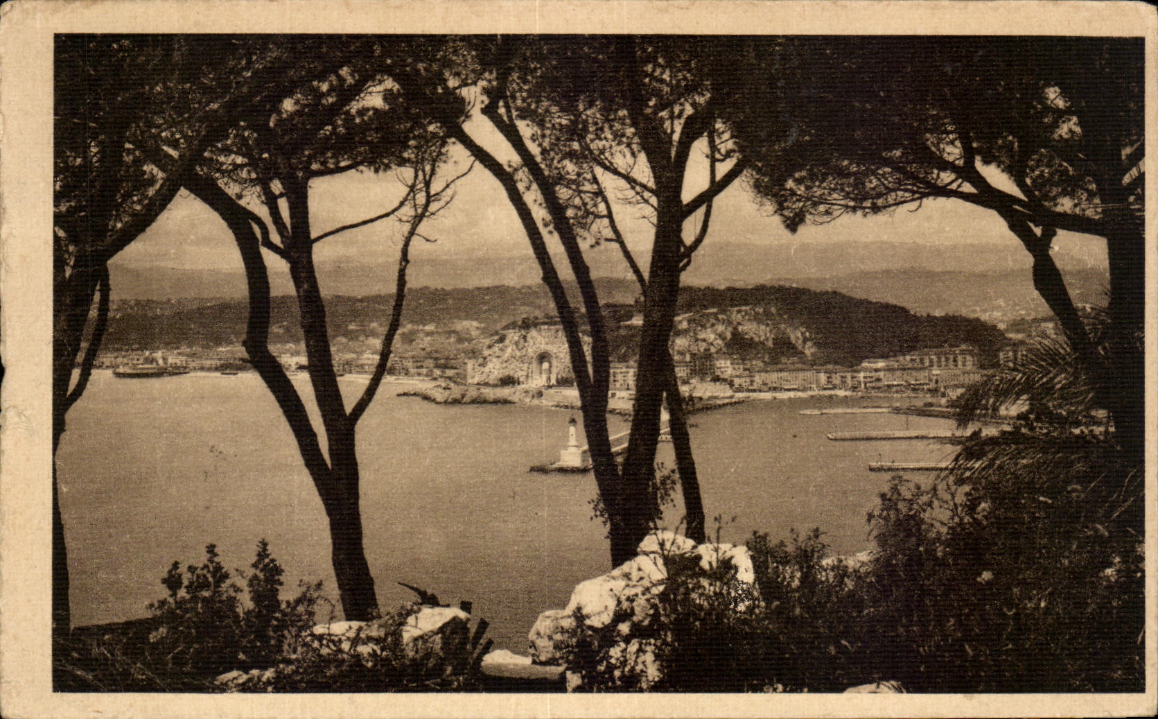 CPA dimensiona Niza el Vue azul artistico entre los pinos